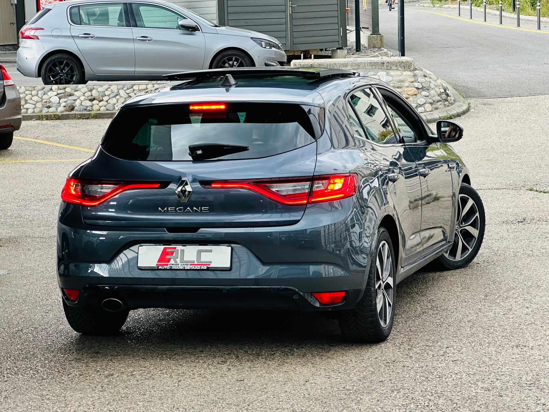 RENAULT Mégane 1.2 16V Turbo Zen-image-8