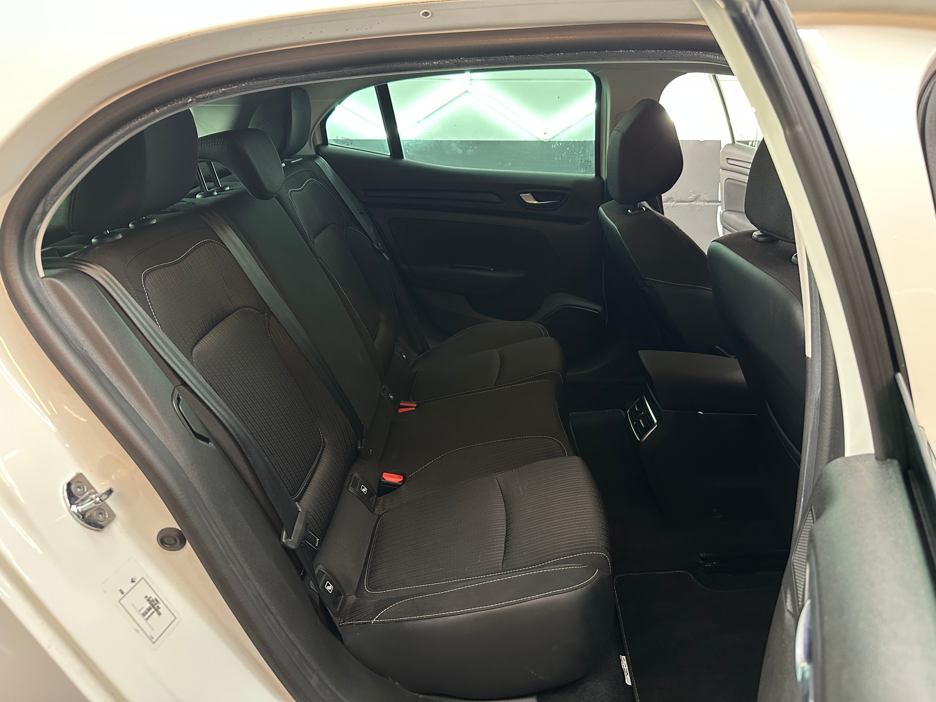 RENAULT Mégane 1.3 16V Turbo Zen EDC-image-14