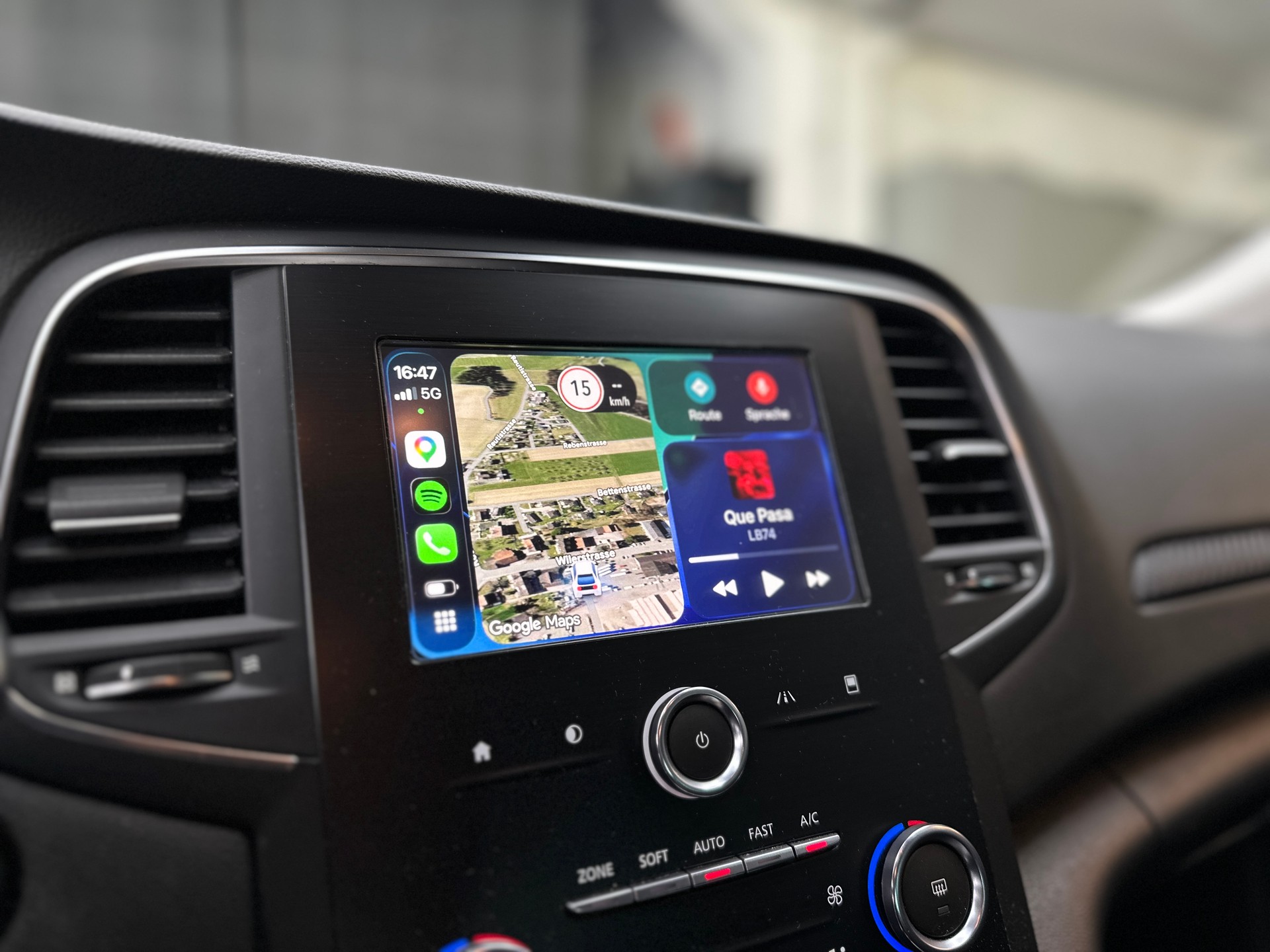 RENAULT Mégane 1.3 16V Turbo Zen EDC-image-9
