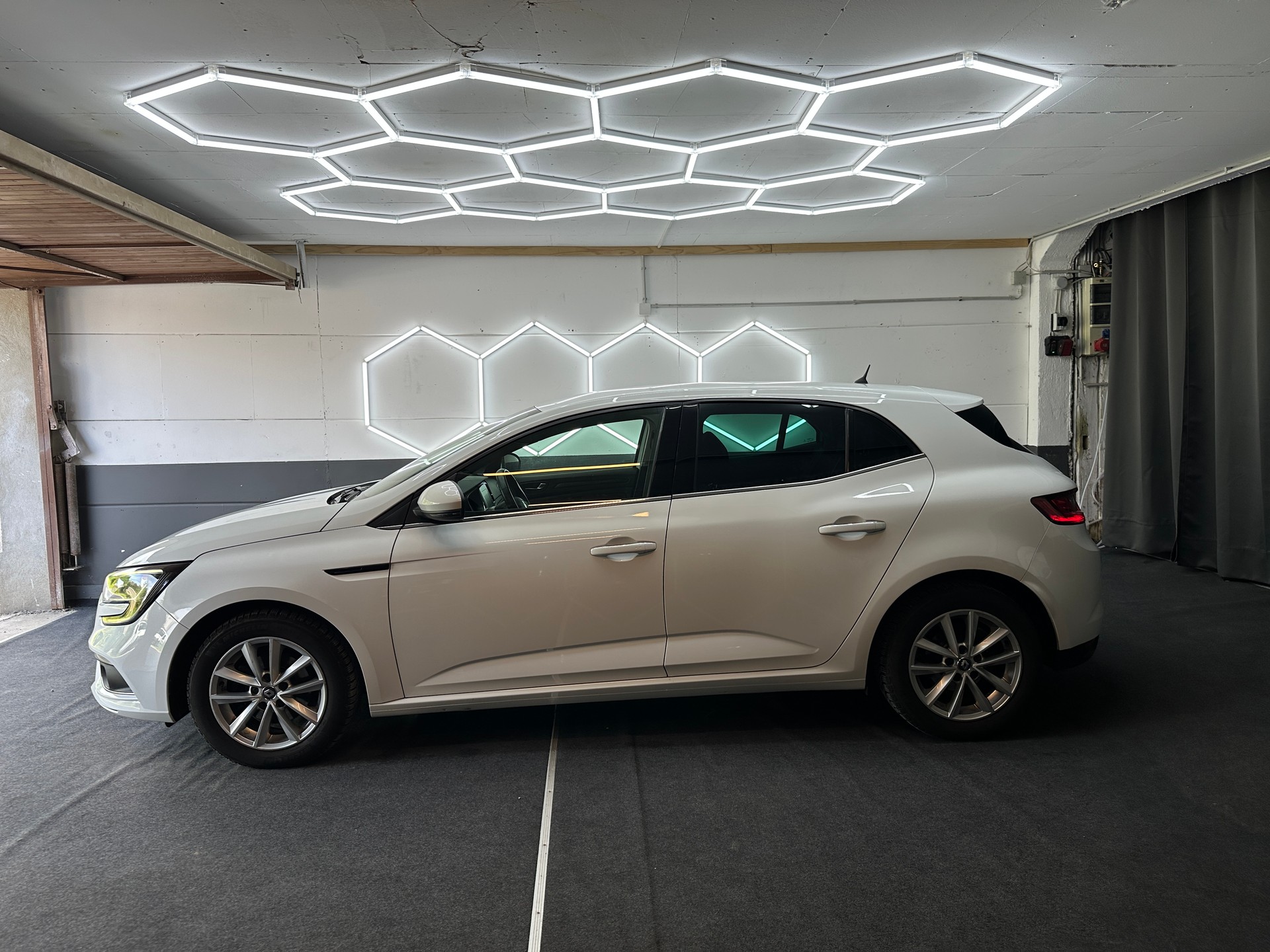 RENAULT Mégane 1.3 16V Turbo Zen EDC-image-3