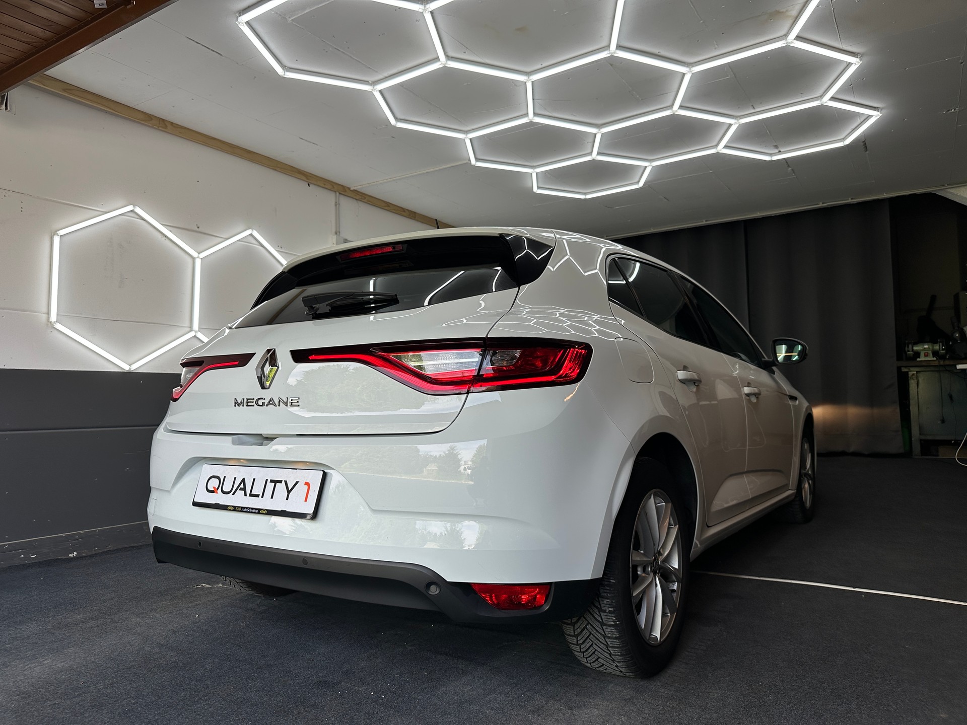 RENAULT Mégane 1.3 16V Turbo Zen EDC-image-5