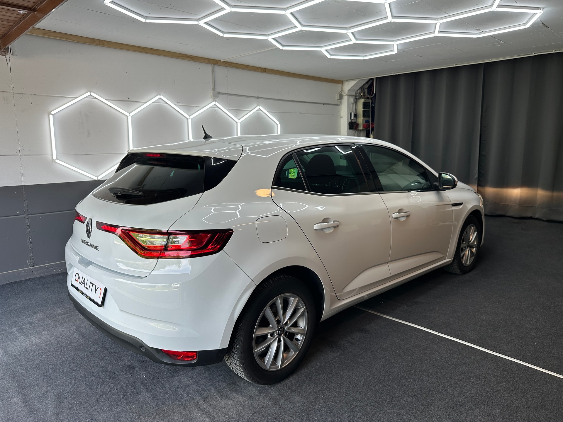 RENAULT Mégane 1.3 16V Turbo Zen EDC-image-4