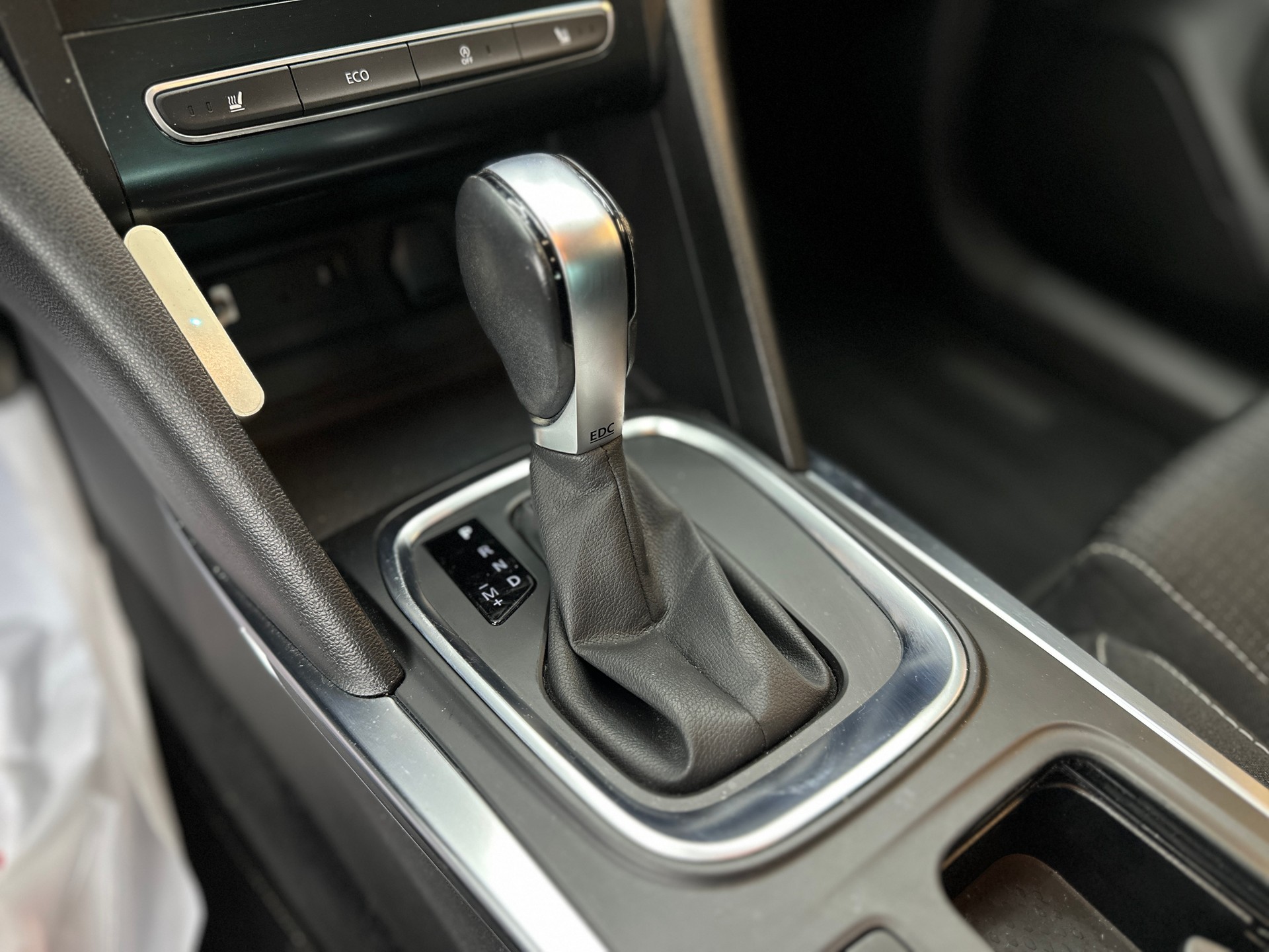 RENAULT Mégane 1.3 16V Turbo Zen EDC-image-13