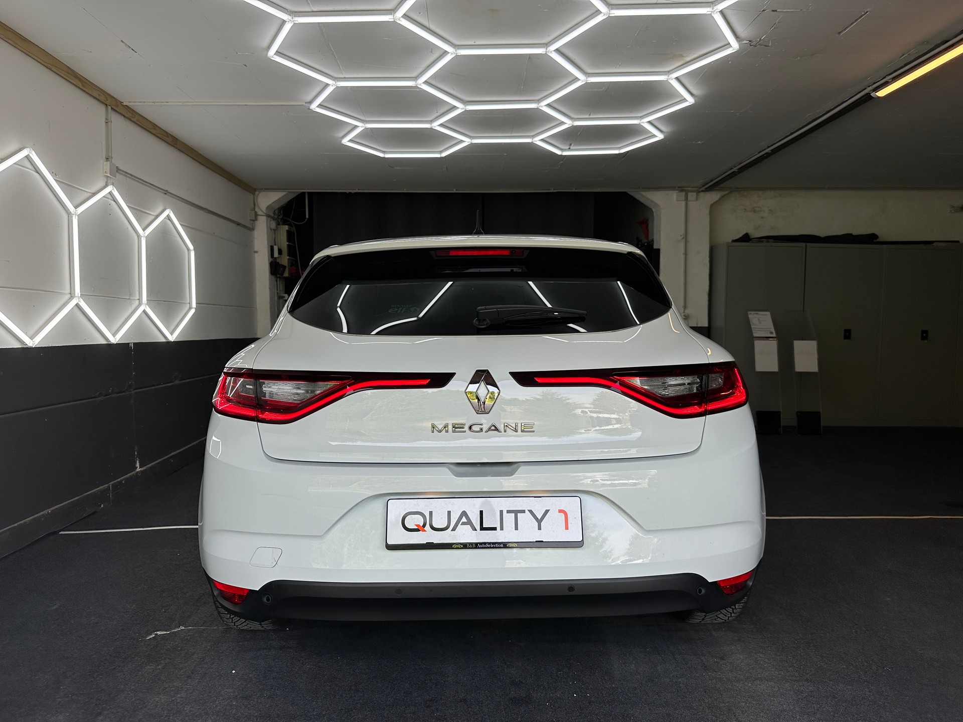 RENAULT Mégane 1.3 16V Turbo Zen EDC-image-6