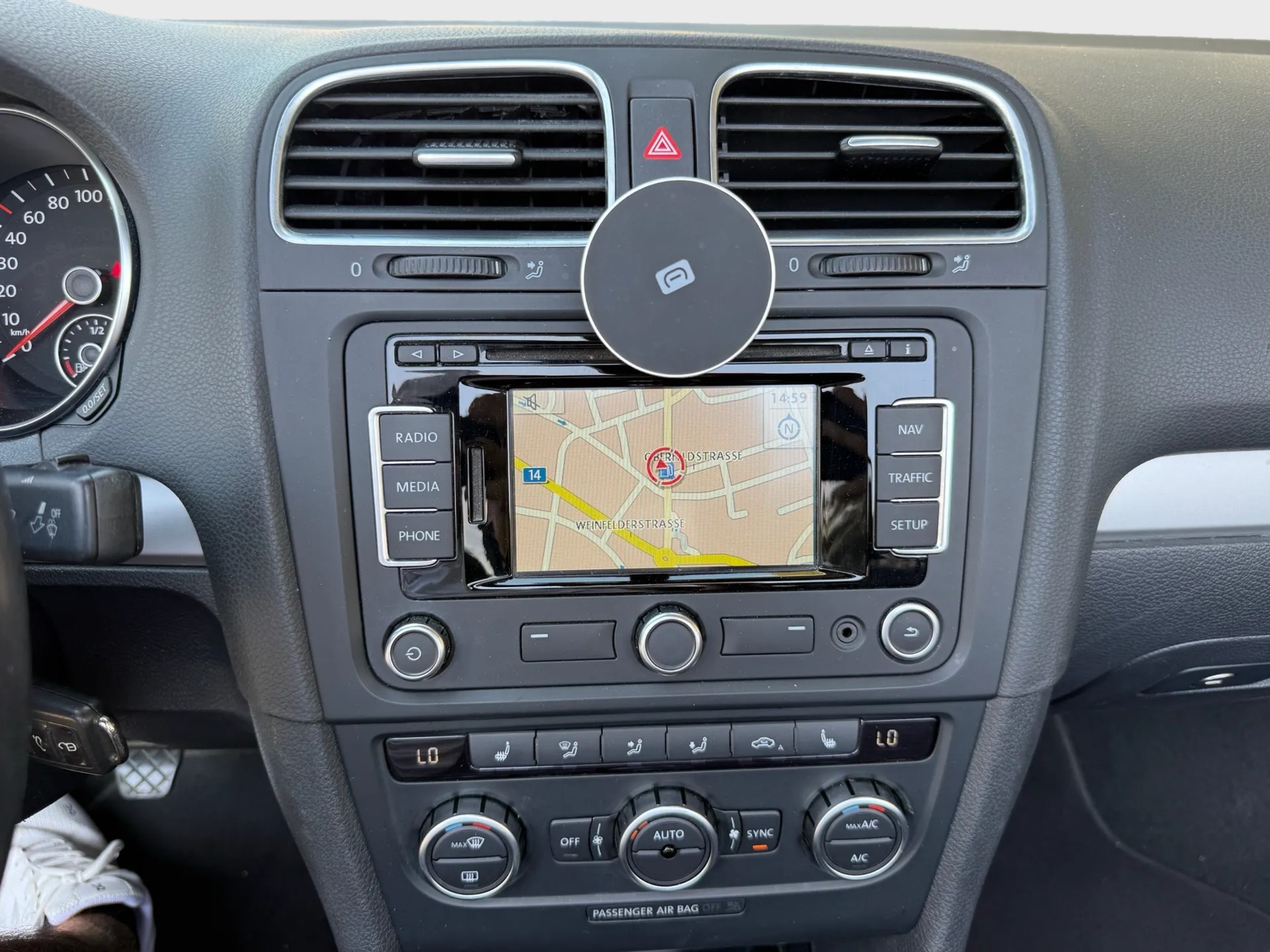 VW Golf Cabrio 1.2 TSI BlueMotion Technology-image-10