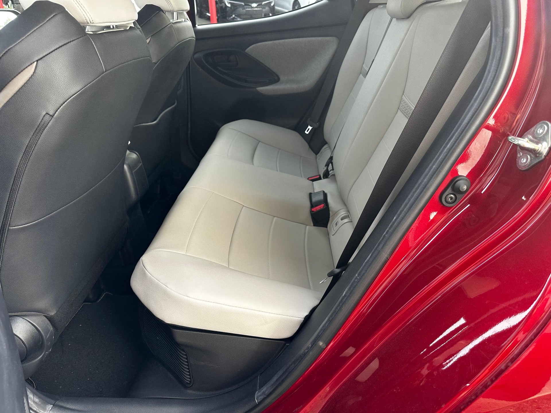 TOYOTA Yaris 1.5 VVT-i HSD Premium-image-10