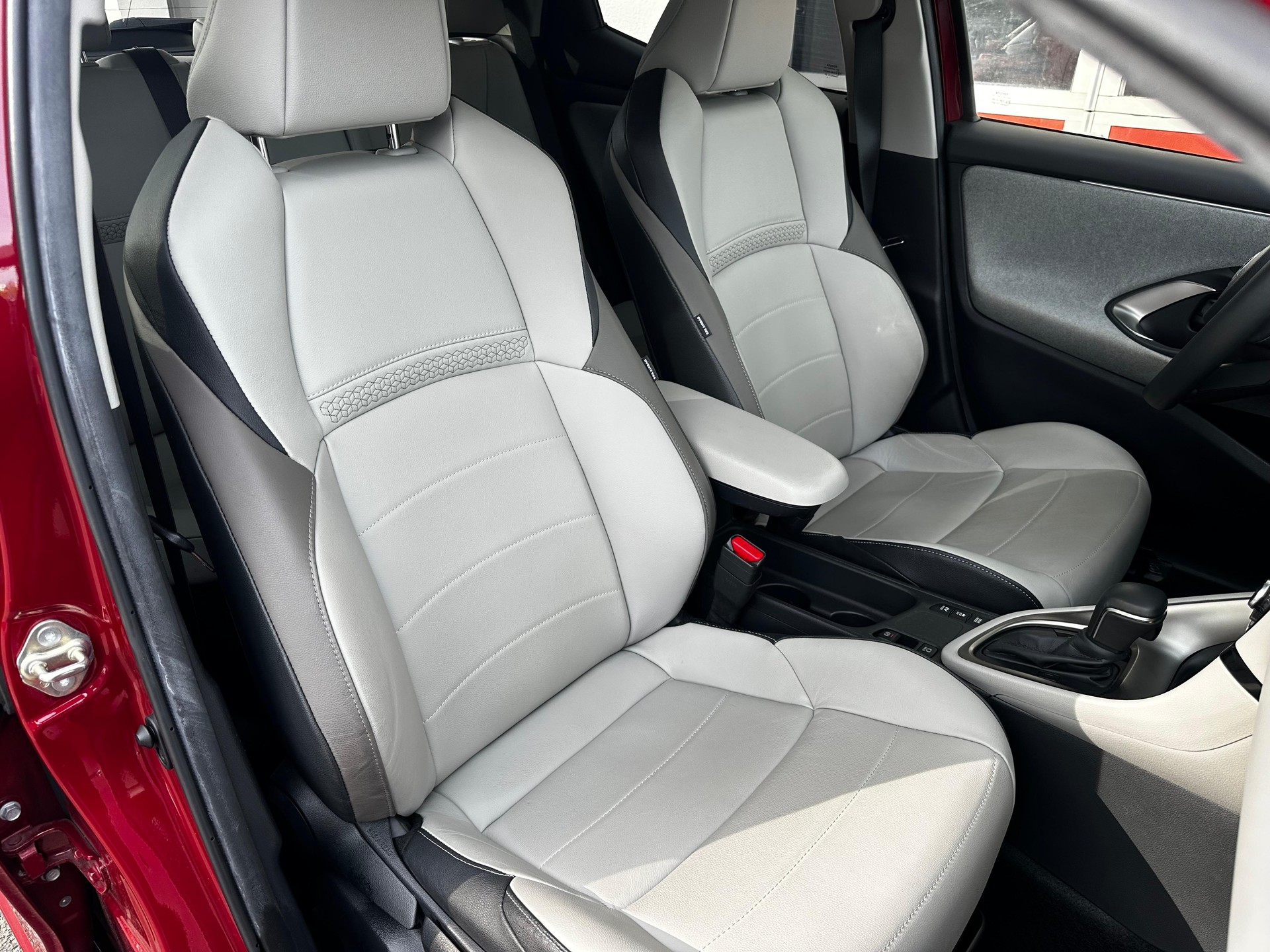 TOYOTA Yaris 1.5 VVT-i HSD Premium-image-14