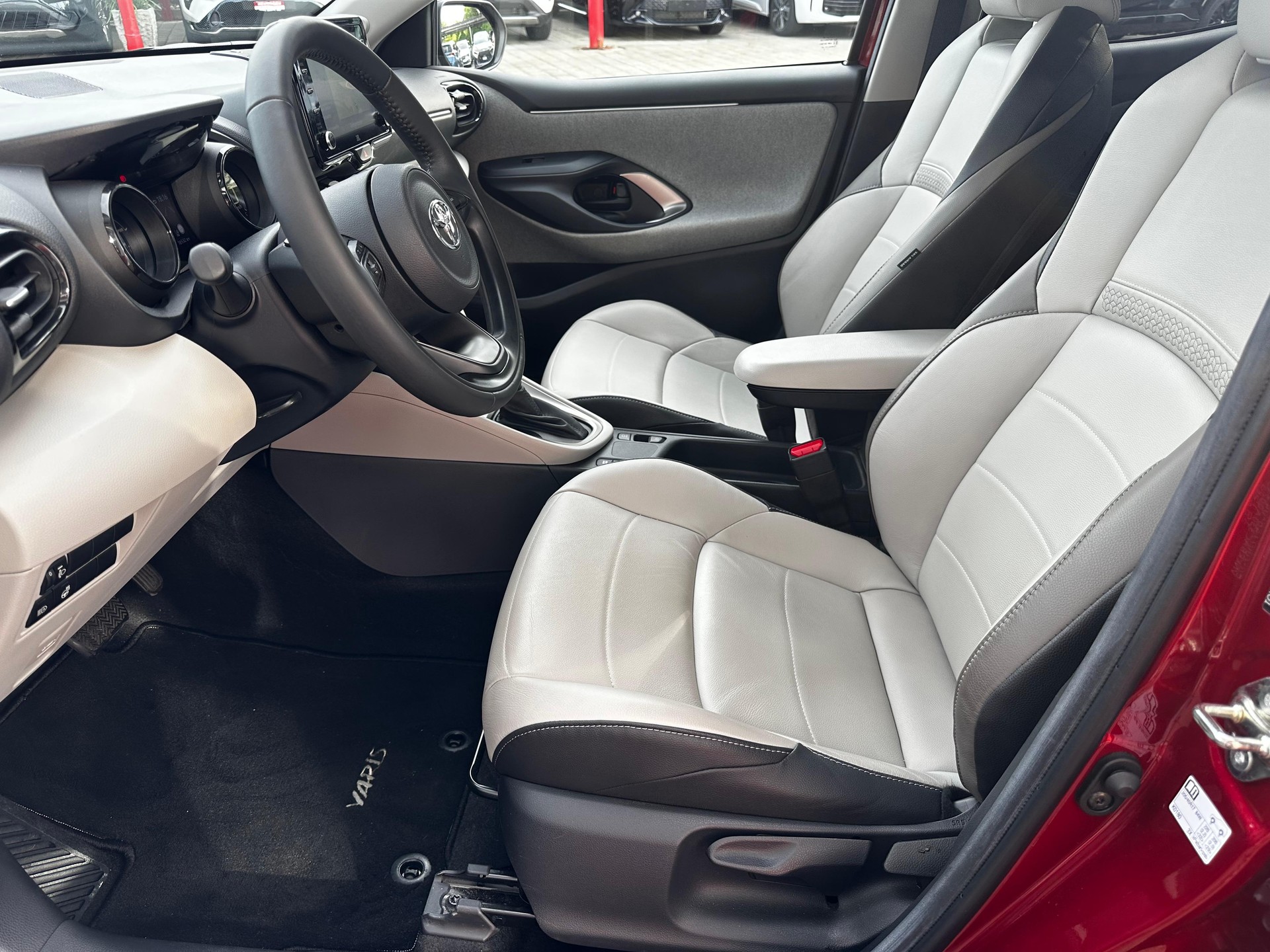 TOYOTA Yaris 1.5 VVT-i HSD Premium-image-7