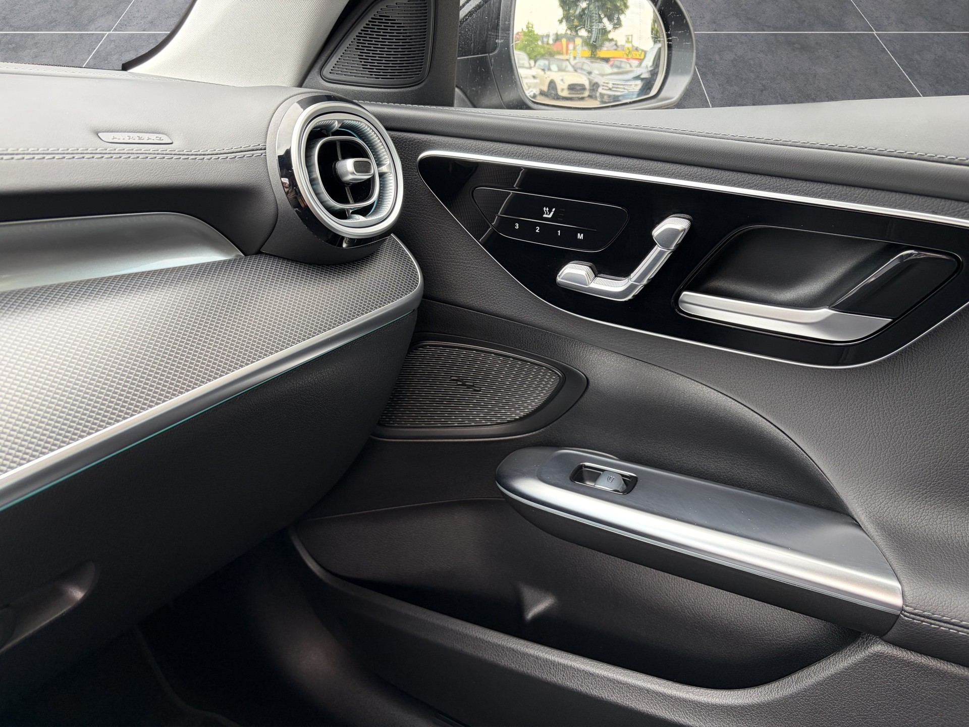 MERCEDES-BENZ C 220 d 4Matic T All-Terrain Avantgarde-image-12