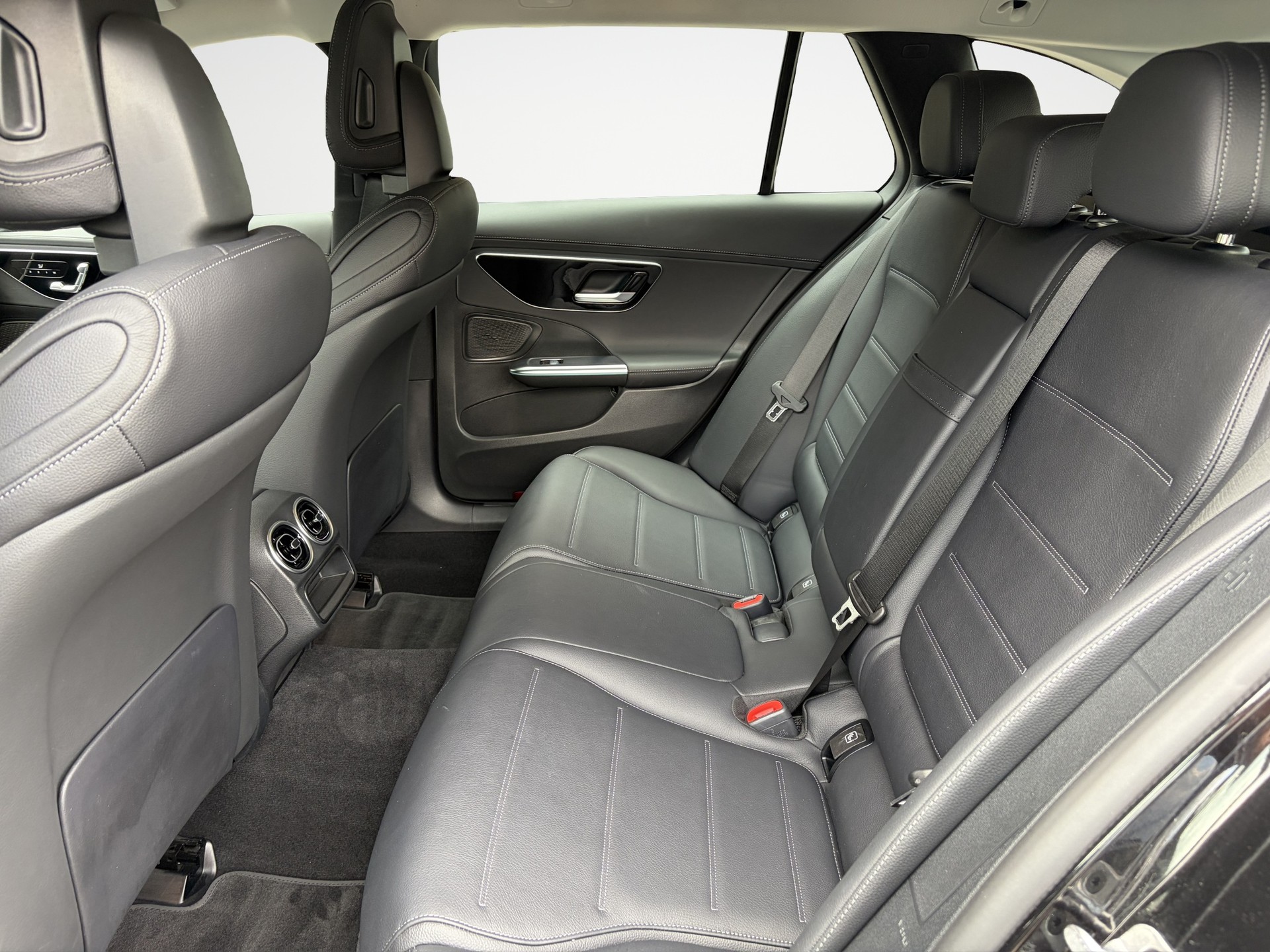 MERCEDES-BENZ C 220 d 4Matic T All-Terrain Avantgarde-image-13