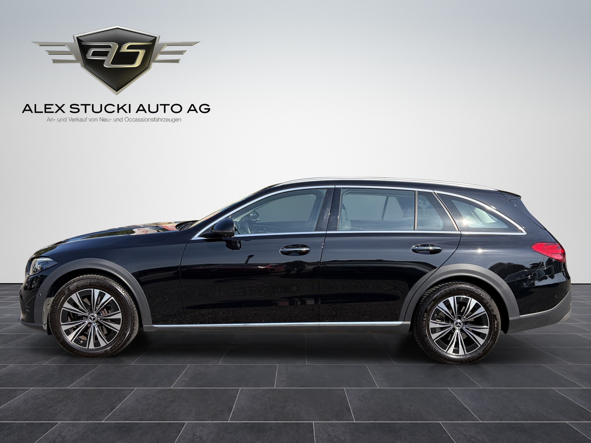 MERCEDES-BENZ C 220 d 4Matic T All-Terrain Avantgarde-image-3