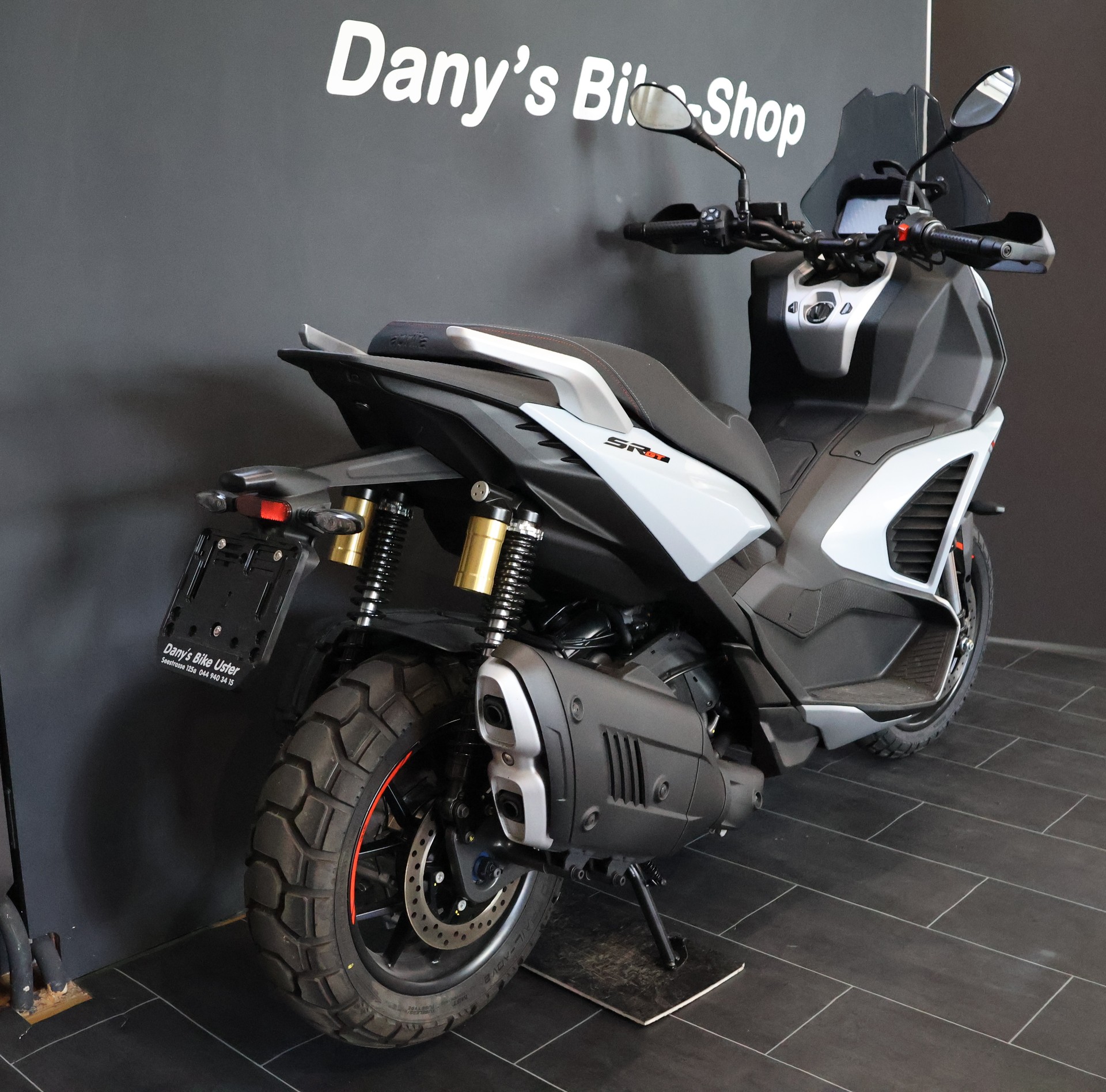 APRILIA SR GT 400-showroom-element-3