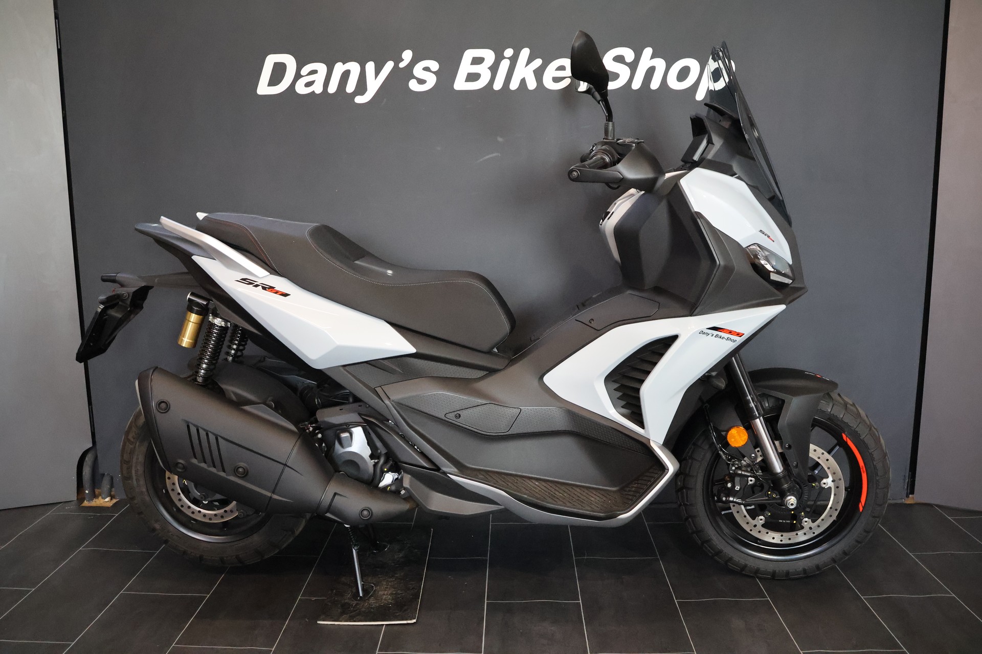 APRILIA SR GT 400-showroom-element-2