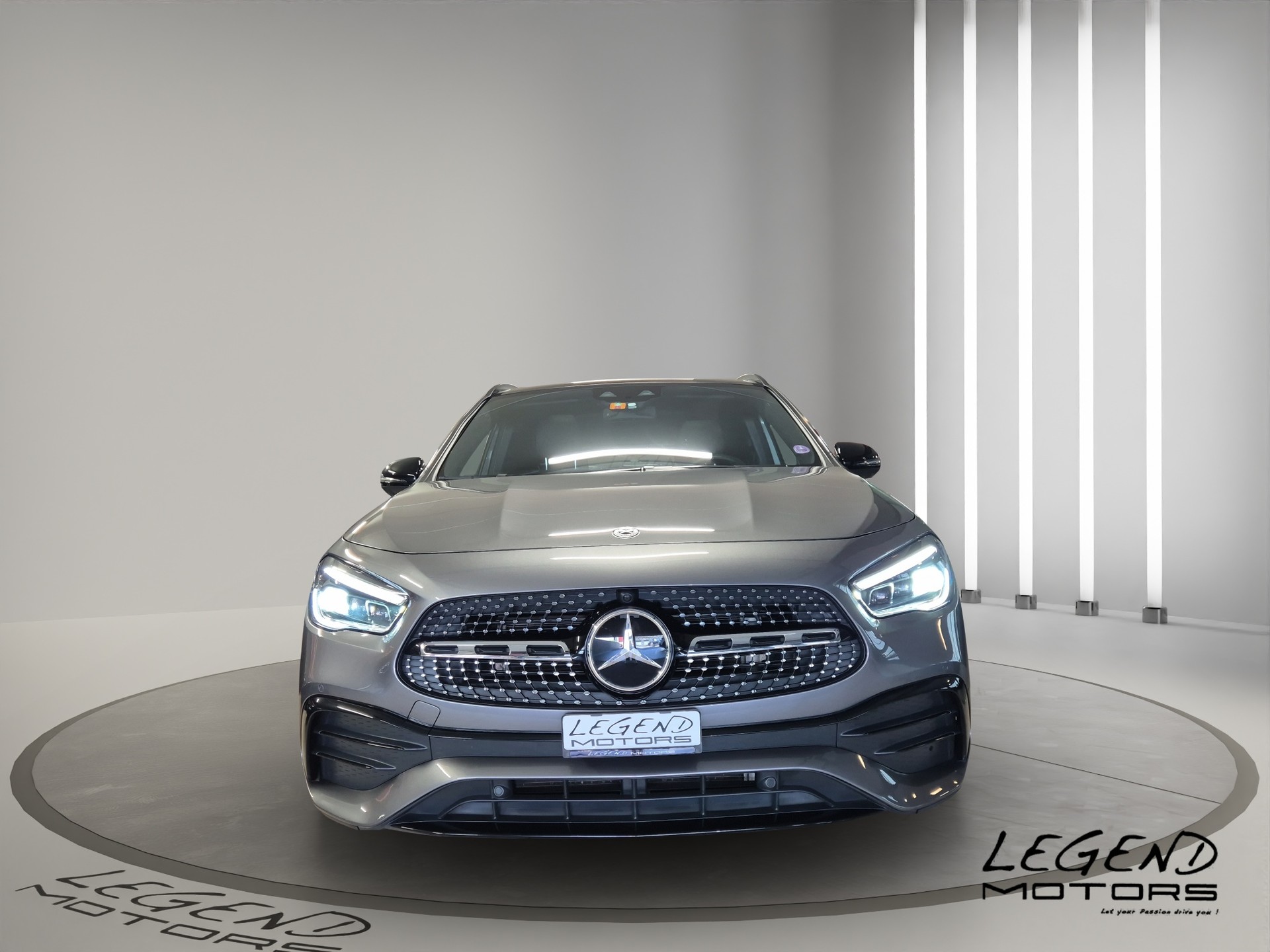 MERCEDES-BENZ GLA 250 4Matic AMG Line 8G-DCT-showroom-element-1