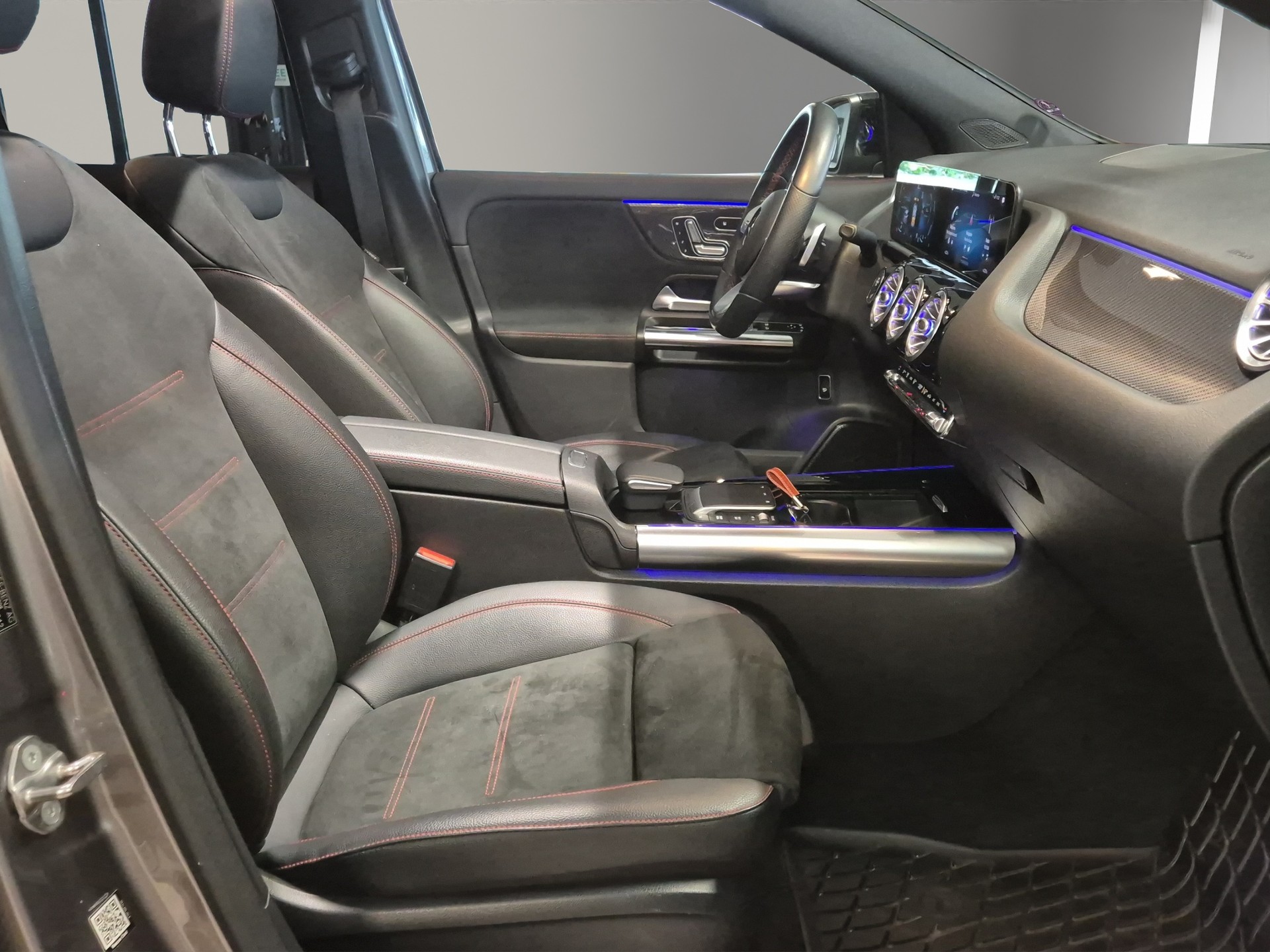 MERCEDES-BENZ GLA 250 4Matic AMG Line 8G-DCT-image-16