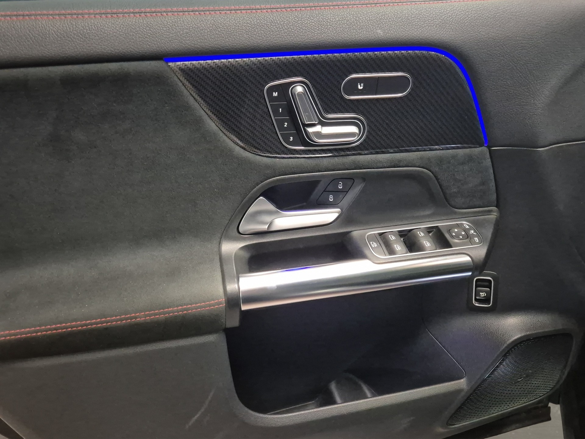 MERCEDES-BENZ GLA 250 4Matic AMG Line 8G-DCT-image-6