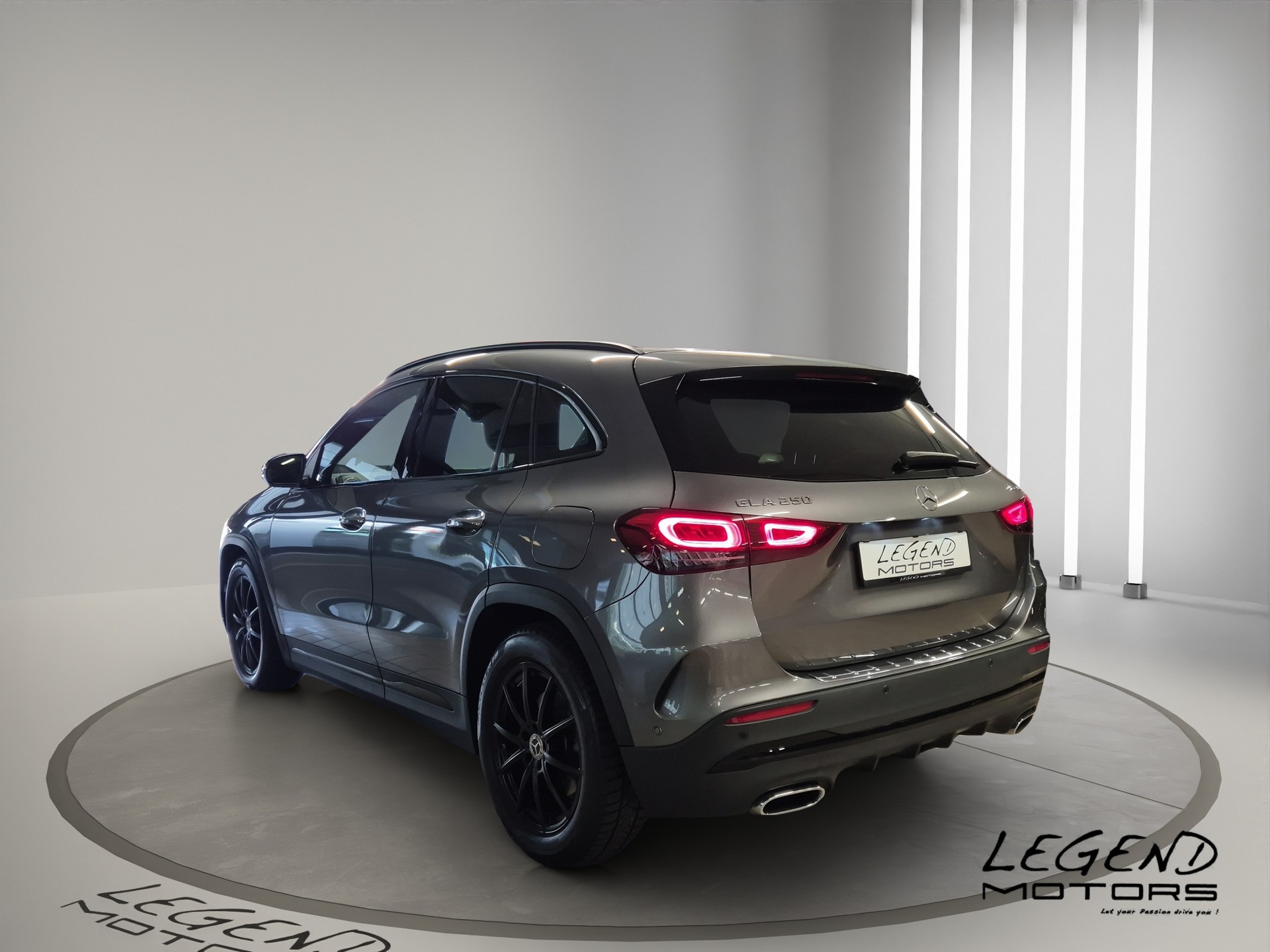 MERCEDES-BENZ GLA 250 4Matic AMG Line 8G-DCT-showroom-element-3