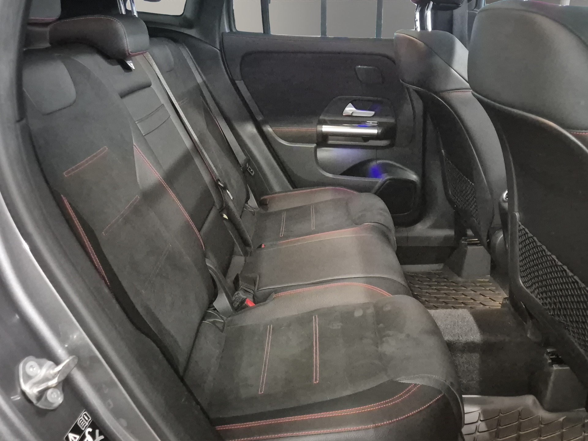 MERCEDES-BENZ GLA 250 4Matic AMG Line 8G-DCT-image-14