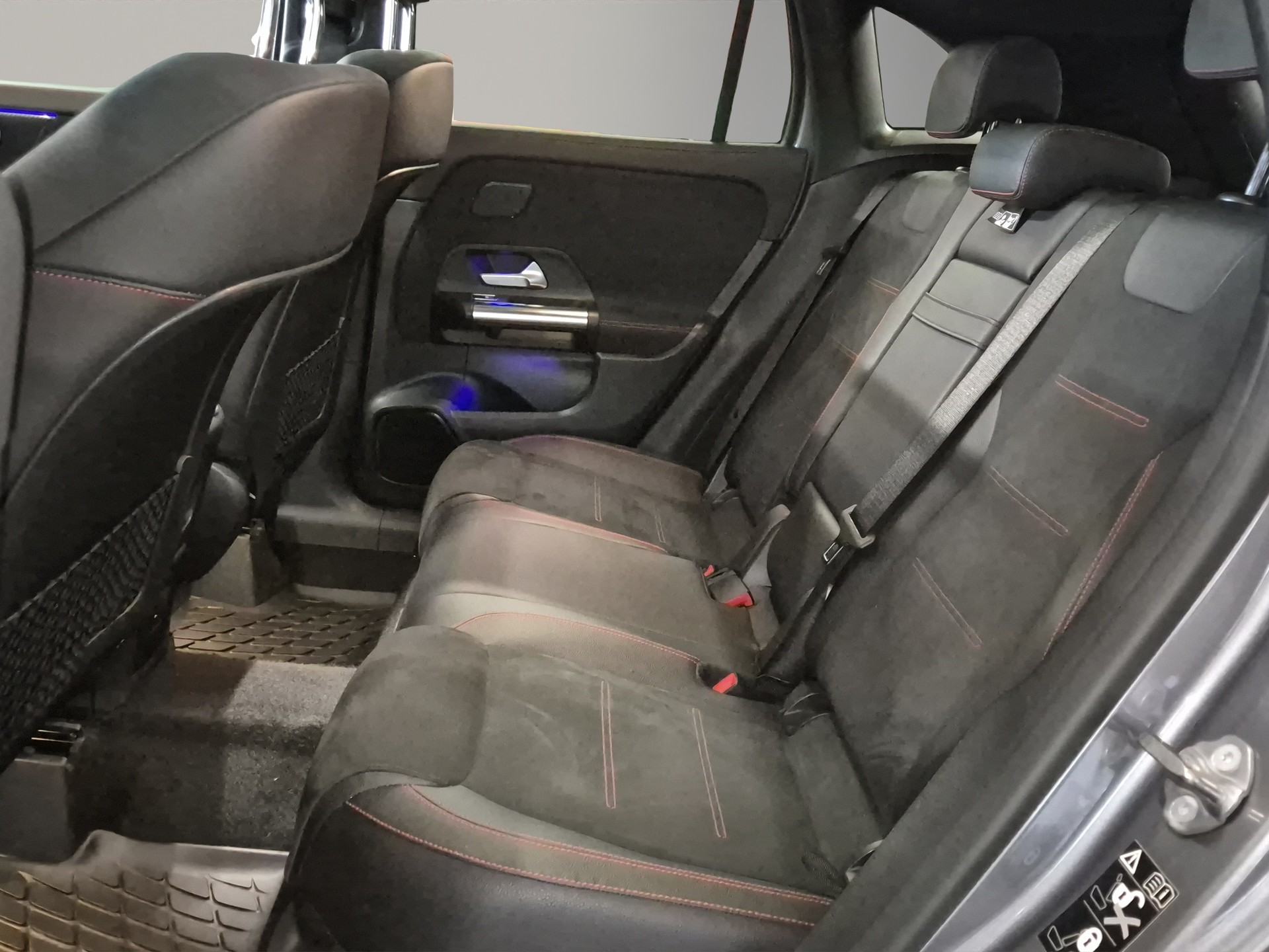 MERCEDES-BENZ GLA 250 4Matic AMG Line 8G-DCT-image-12