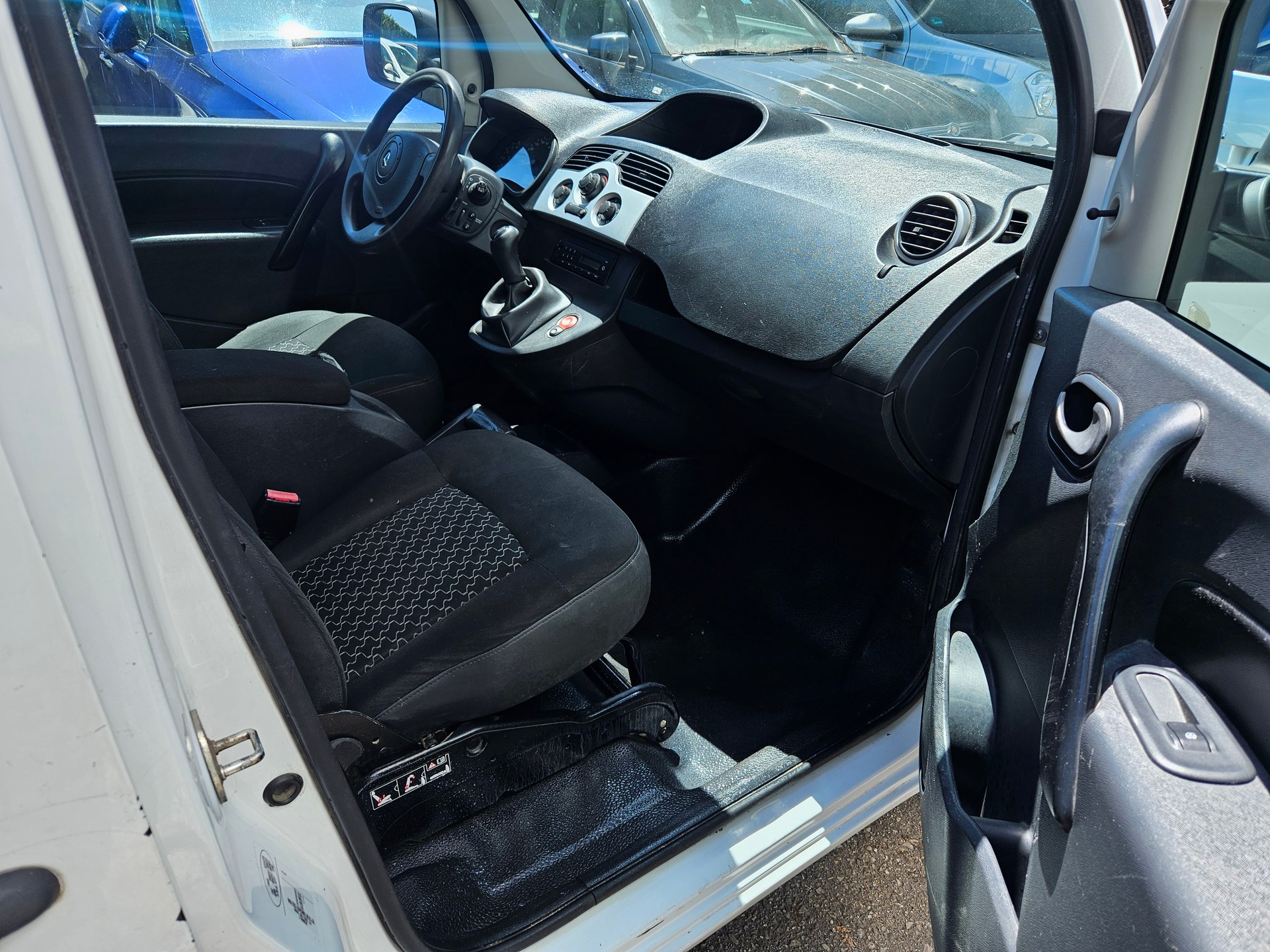 RENAULT Kangoo 1.6 105 Business-image-8