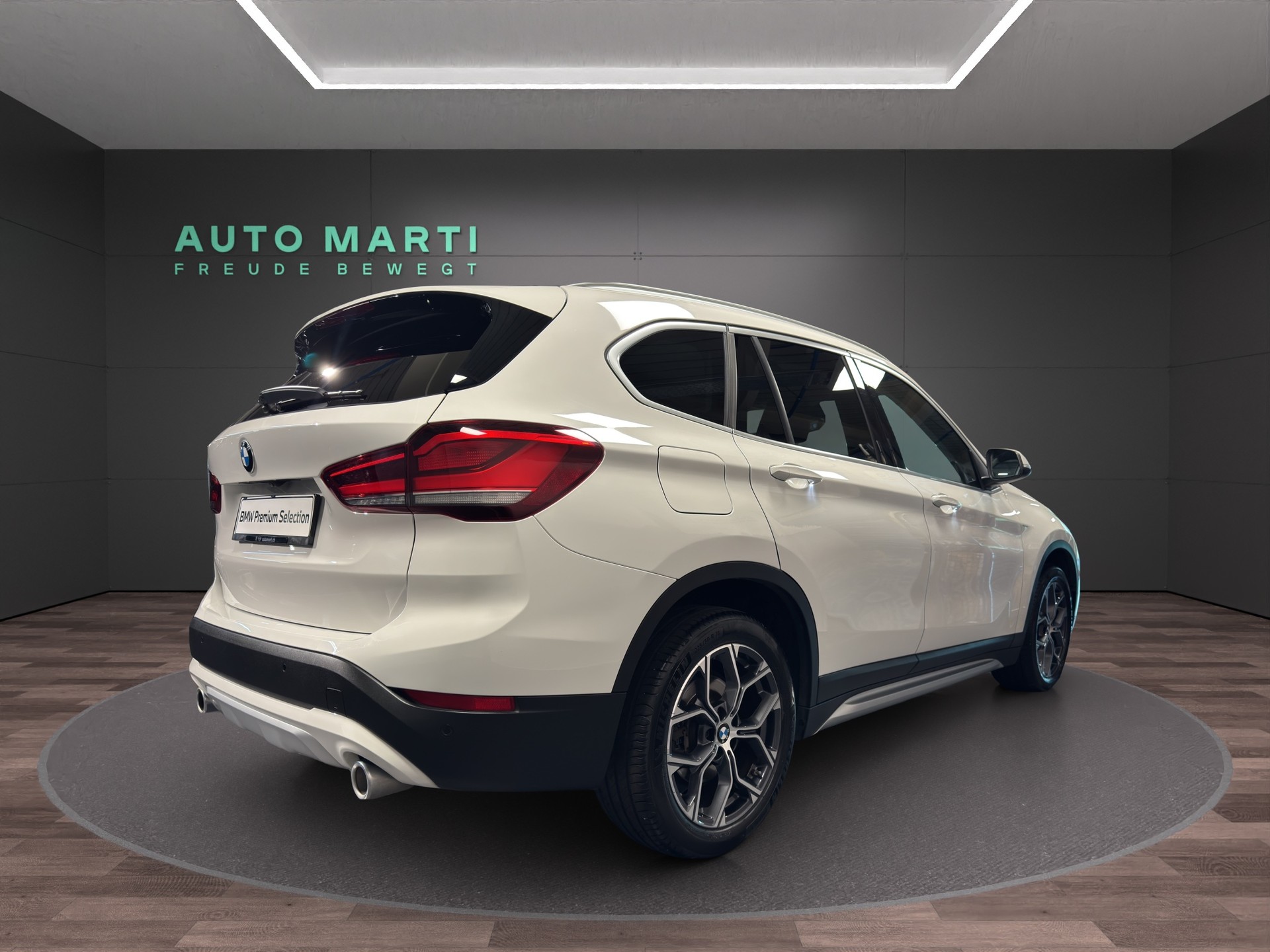 BMW X1 25i xDrive xLine-showroom-element-3