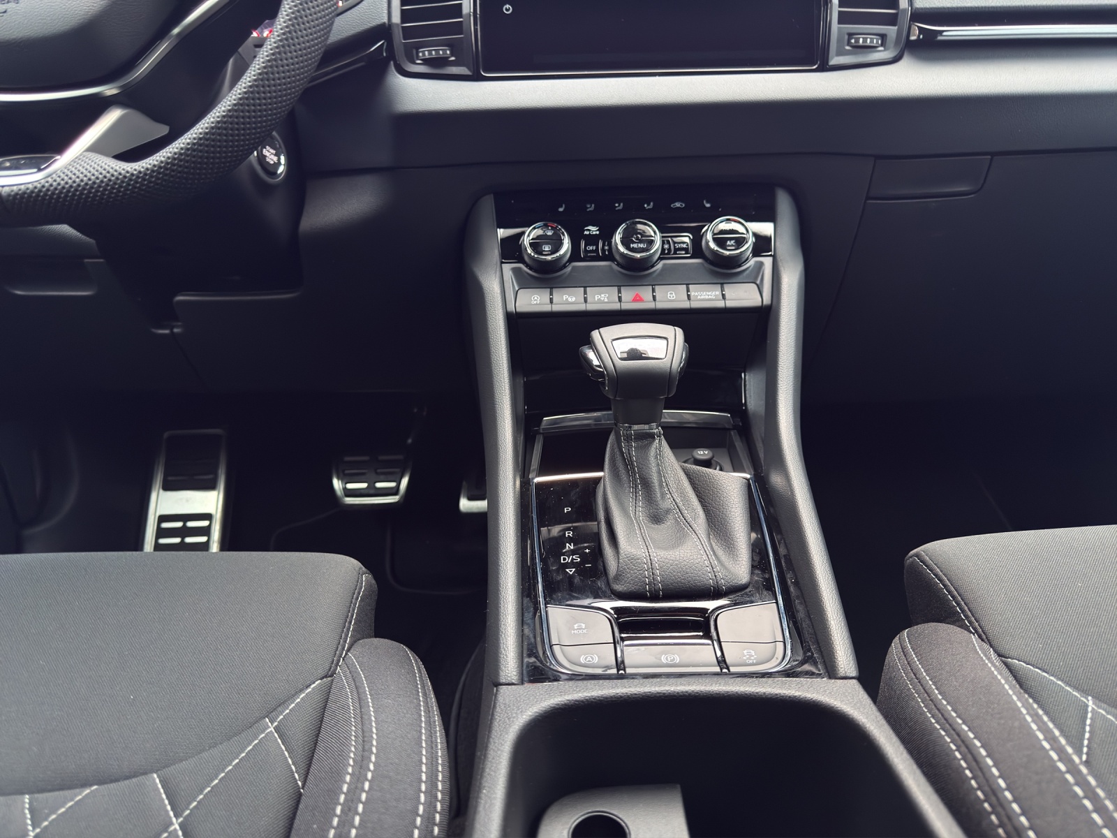 SKODA Karoq 1.5 TSI SportLine DSG-image-11