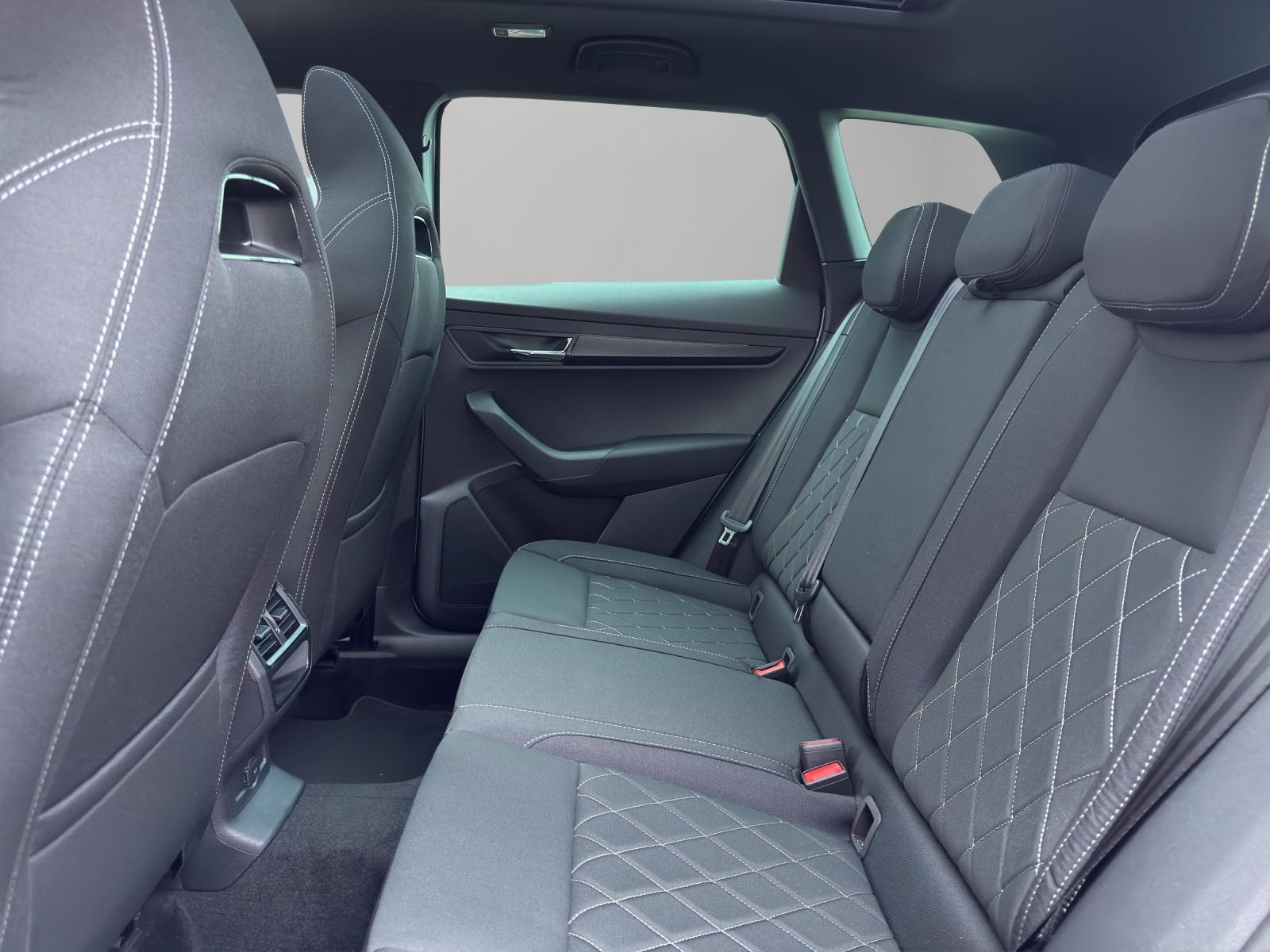 SKODA Karoq 1.5 TSI SportLine DSG-image-16