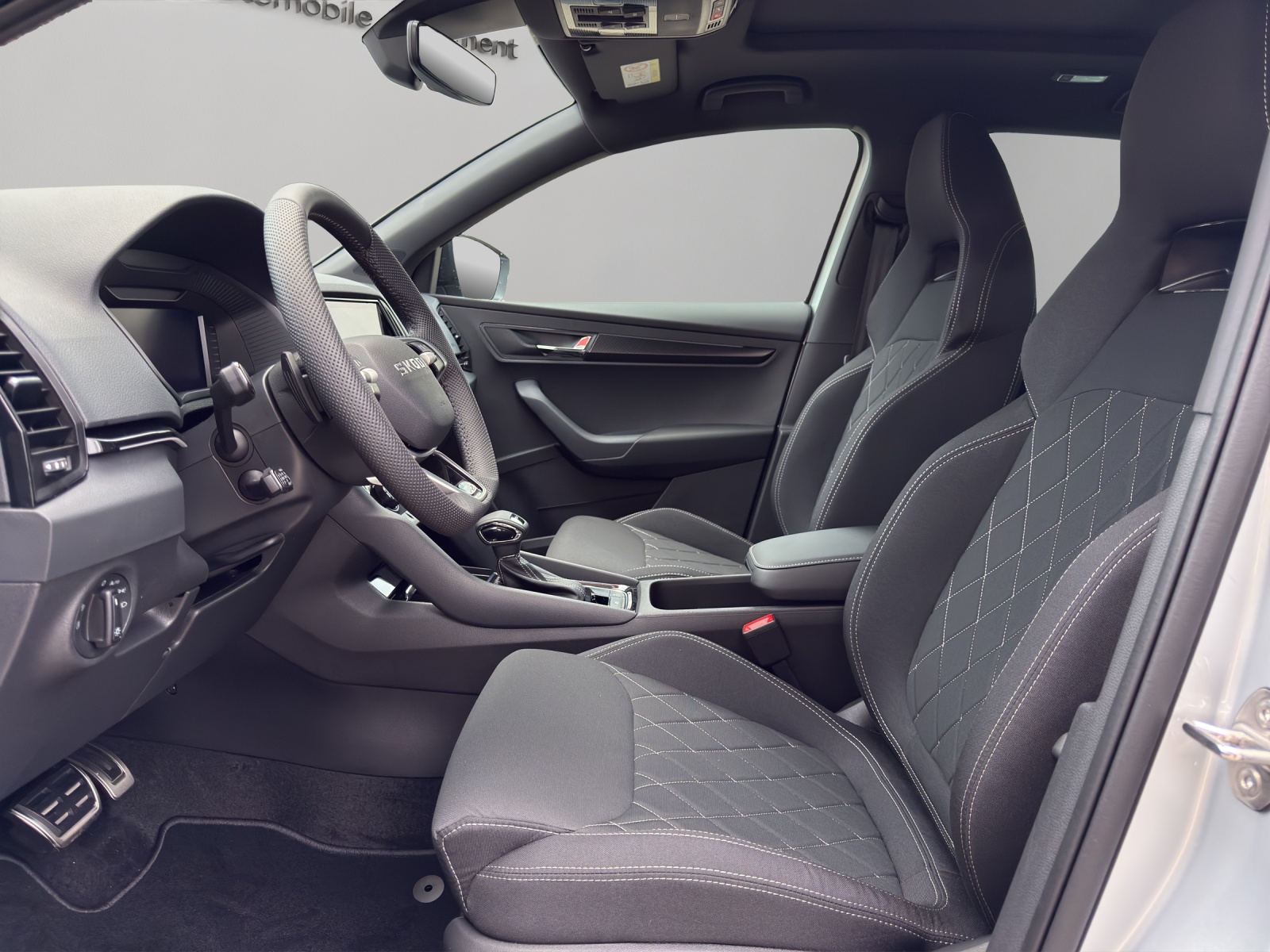SKODA Karoq 1.5 TSI SportLine DSG-image-8