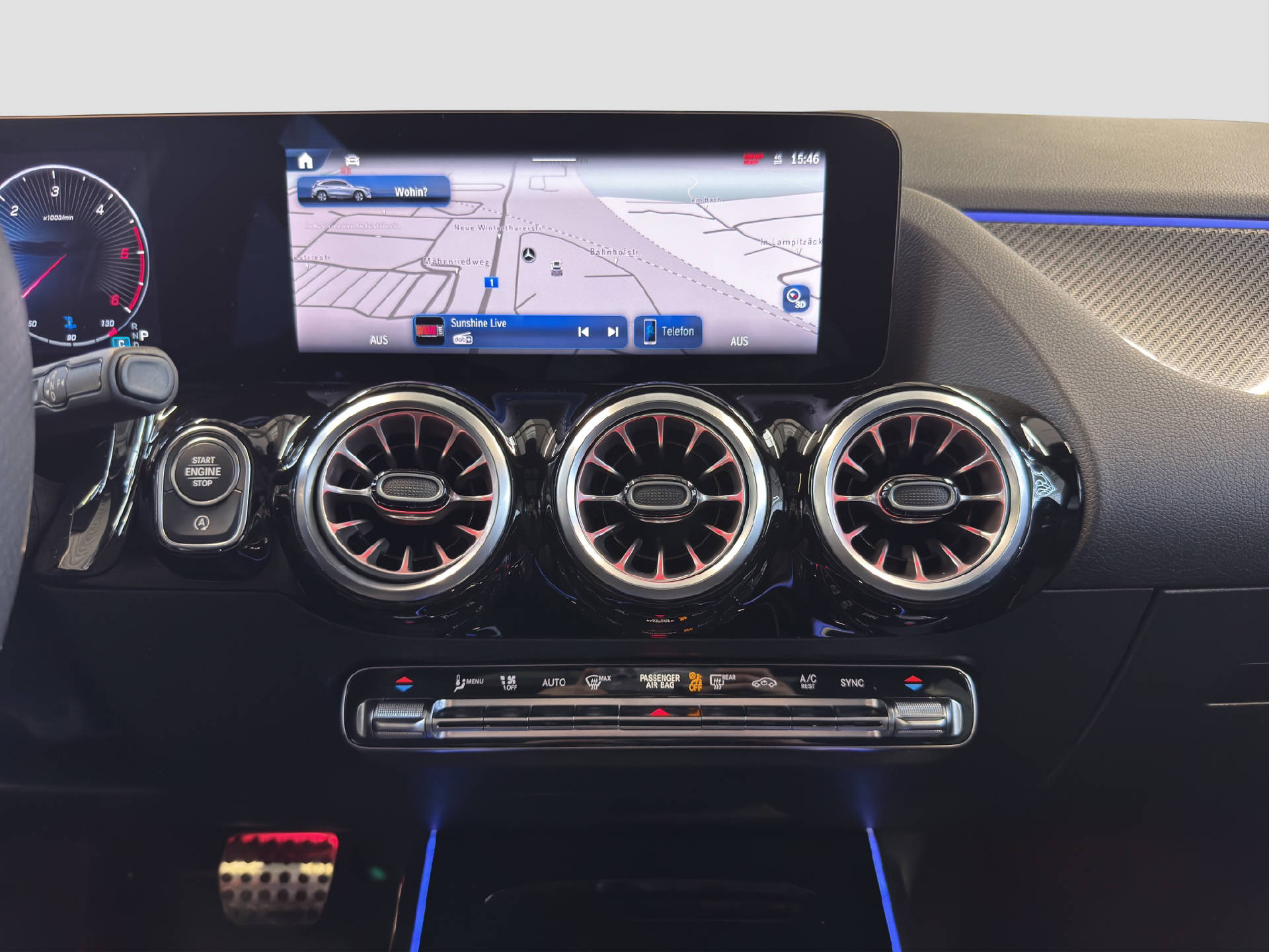 MERCEDES-BENZ GLA 220 d Swiss Star AMG Line 4MATIC-image-10