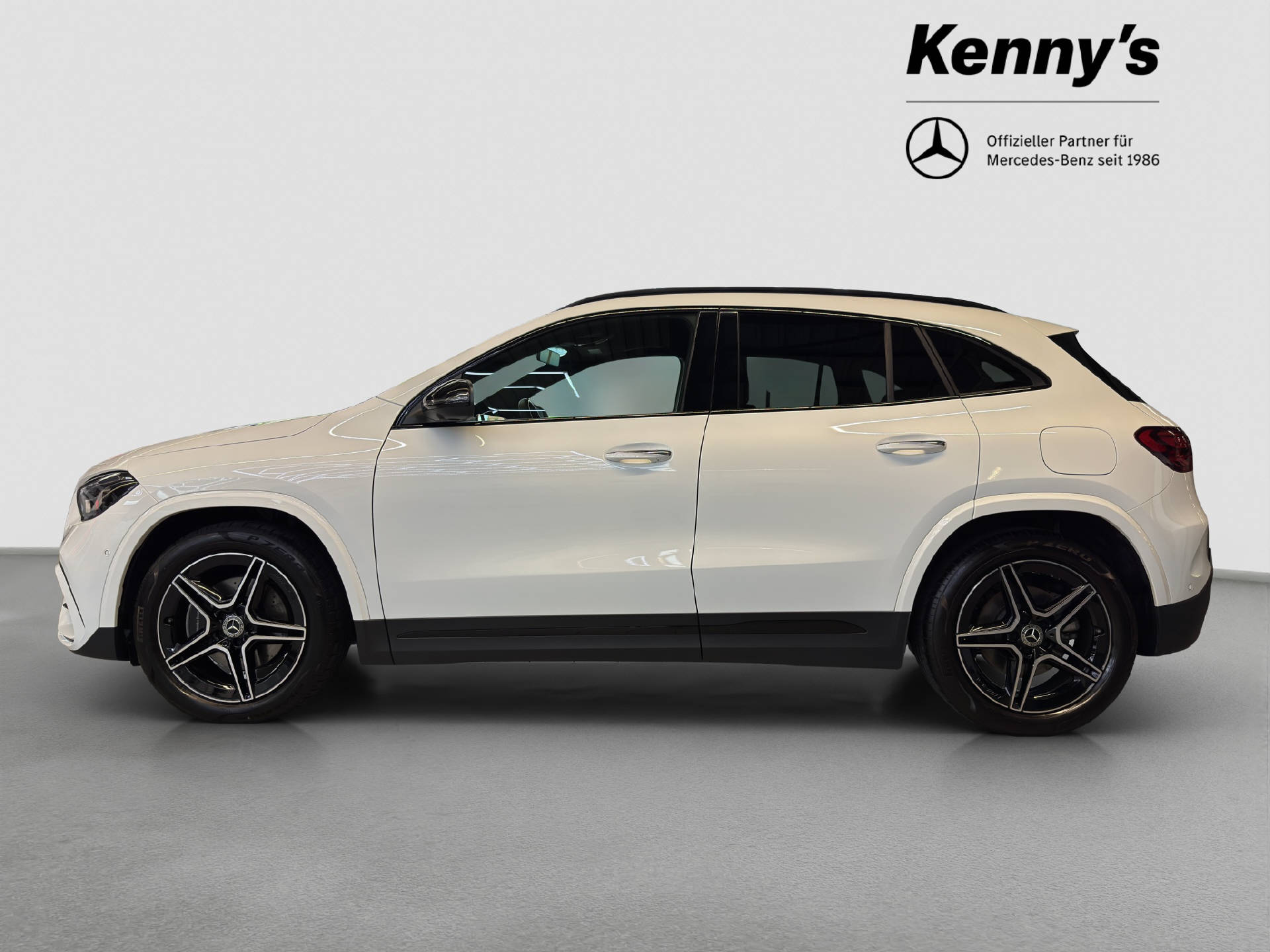 MERCEDES-BENZ GLA 220 d Swiss Star AMG Line 4MATIC-showroom-element-2