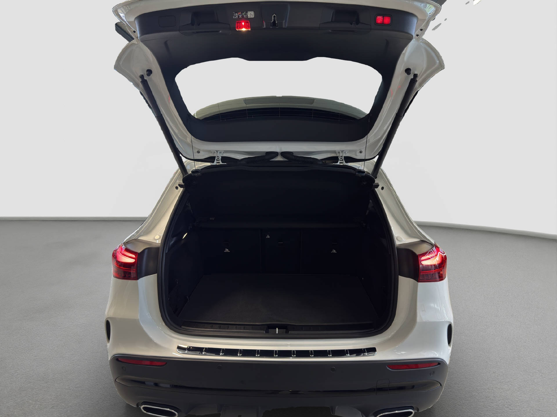 MERCEDES-BENZ GLA 220 d Swiss Star AMG Line 4MATIC-image-14