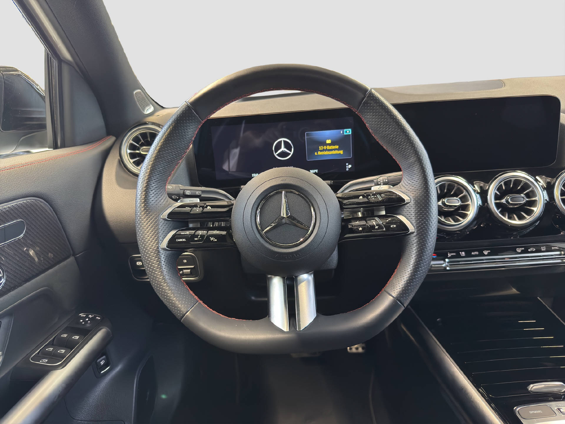 MERCEDES-BENZ GLA 220 d Swiss Star AMG Line 4MATIC-image-8