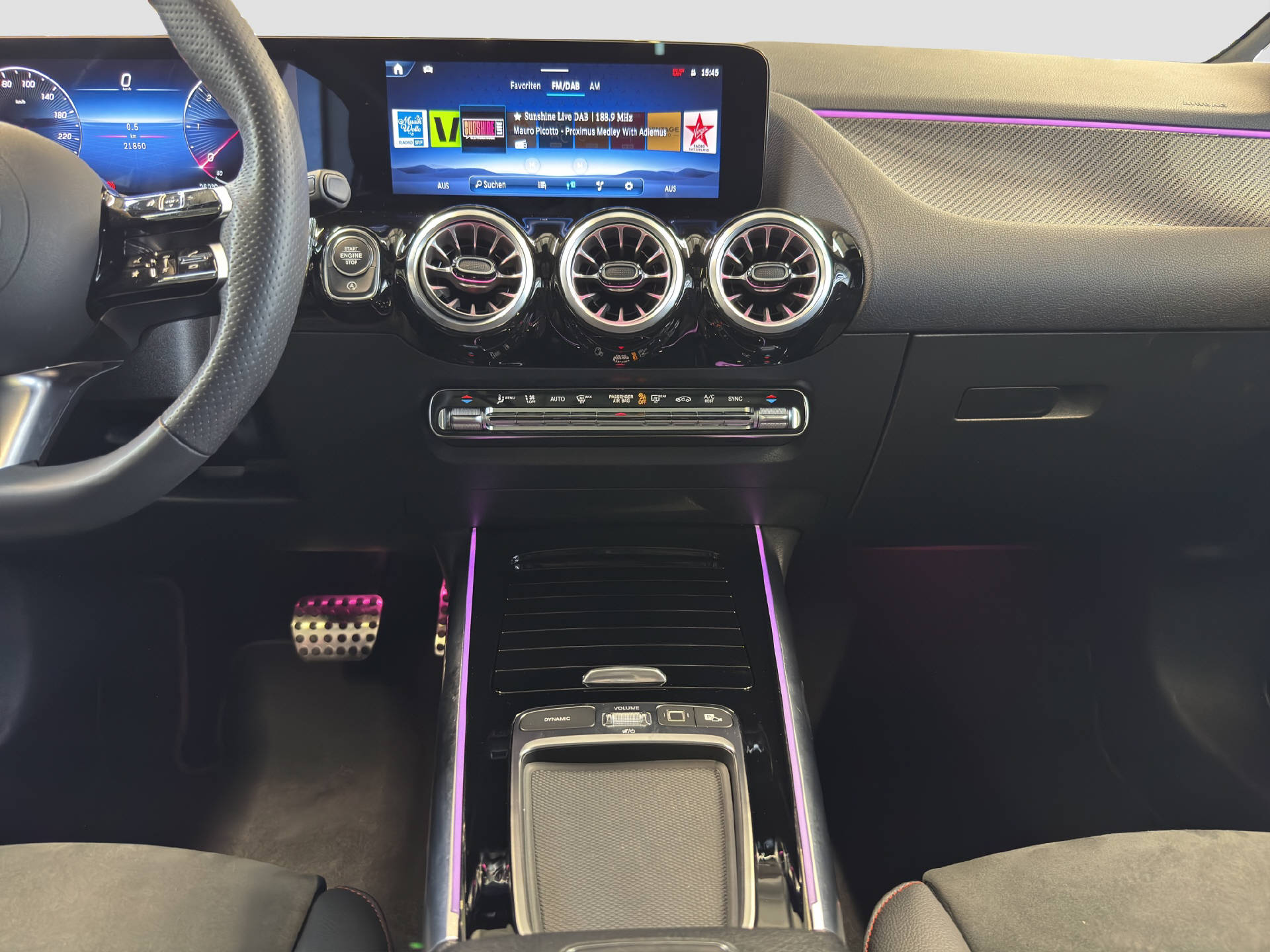MERCEDES-BENZ GLA 220 d Swiss Star AMG Line 4MATIC-image-9
