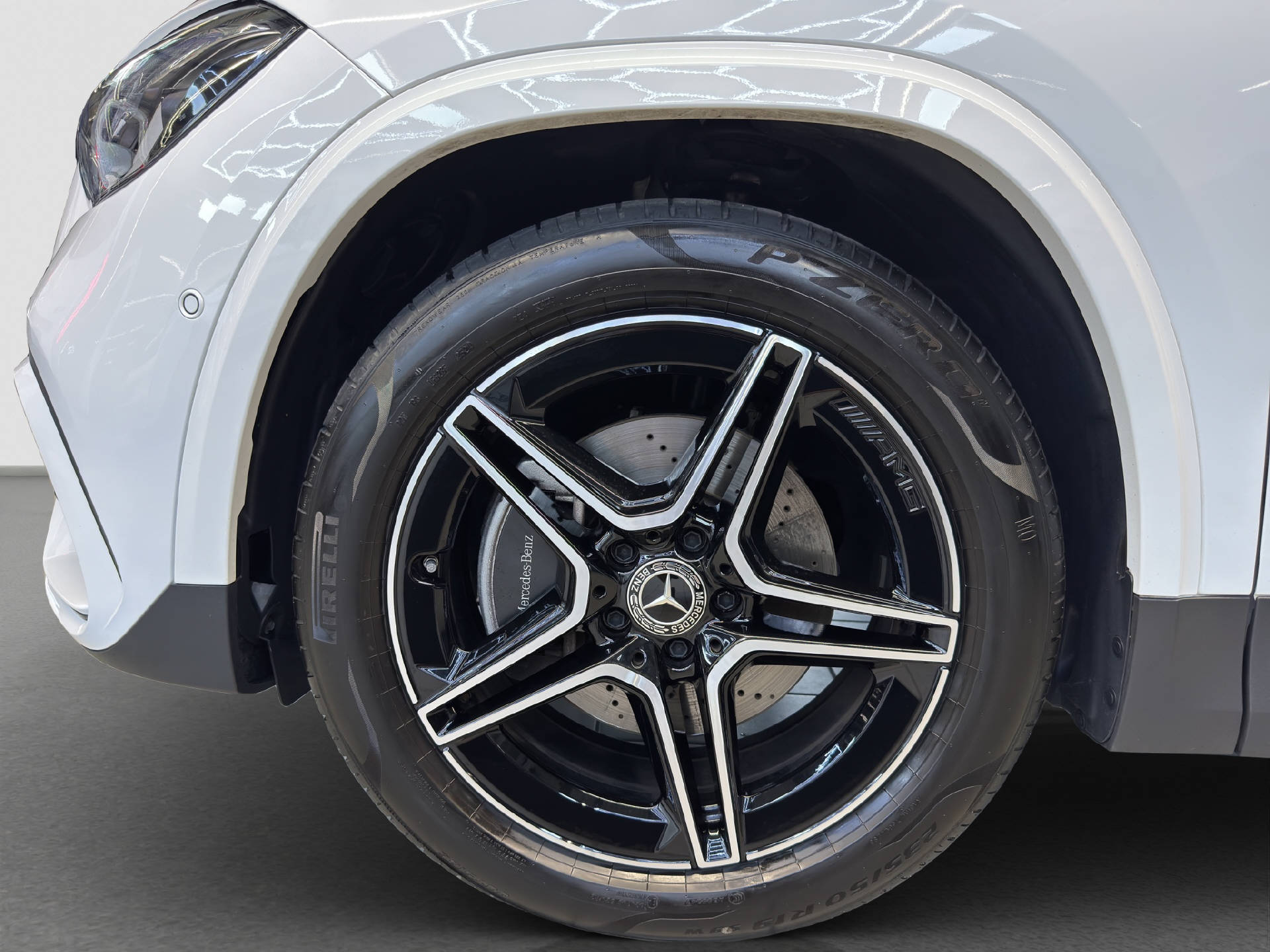 MERCEDES-BENZ GLA 220 d Swiss Star AMG Line 4MATIC-image-5
