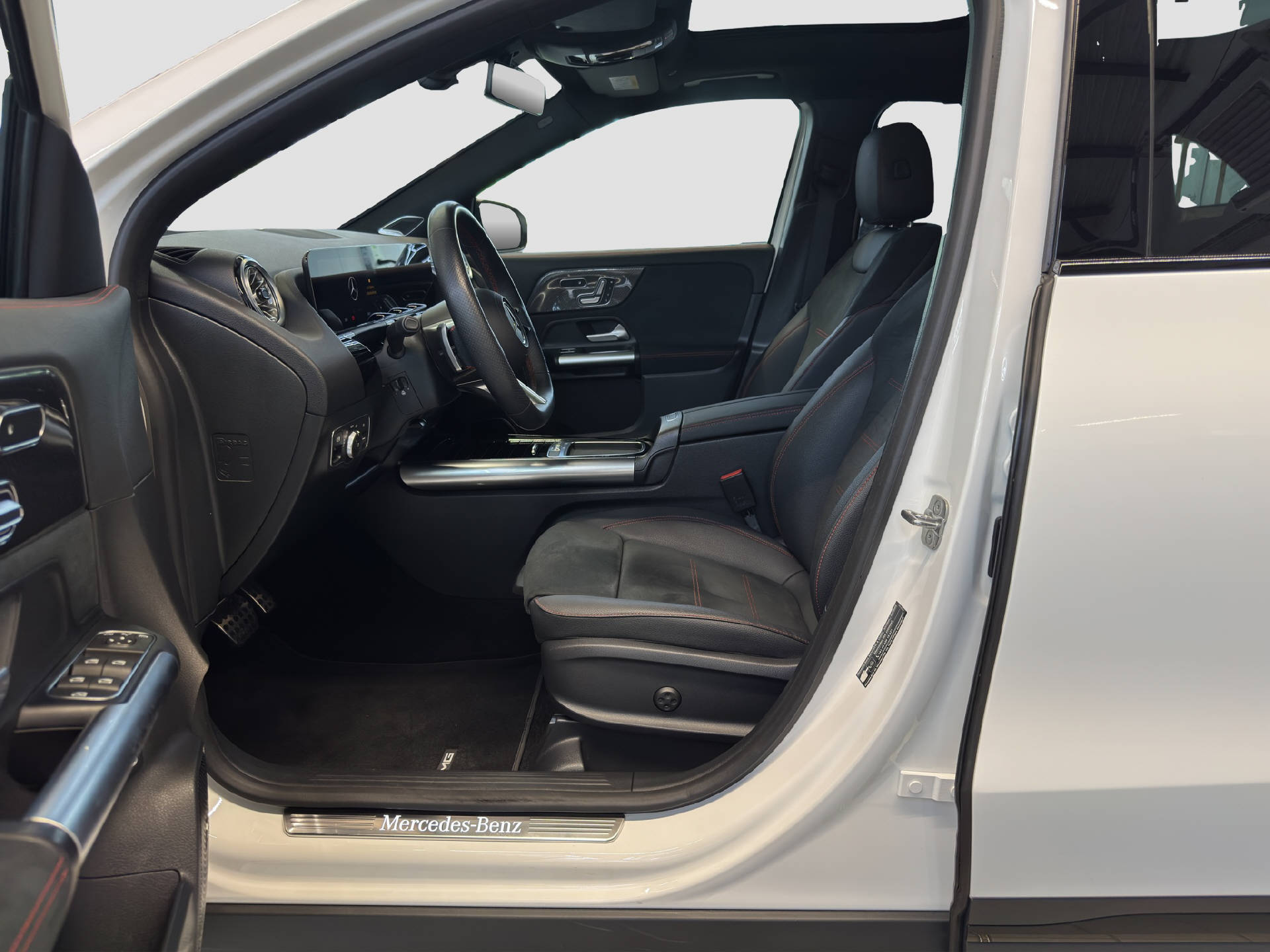 MERCEDES-BENZ GLA 220 d Swiss Star AMG Line 4MATIC-image-6
