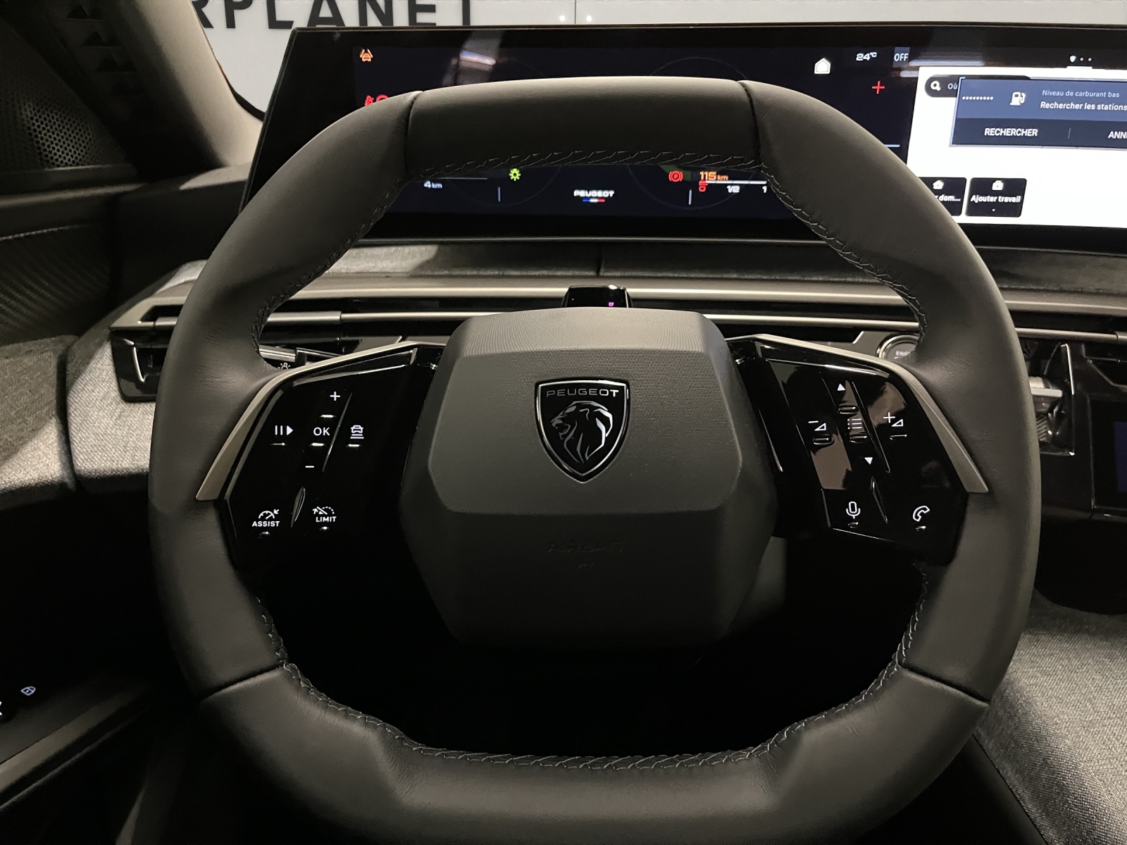 PEUGEOT 3008 1.2 Hybrid Allure Premium-image-8