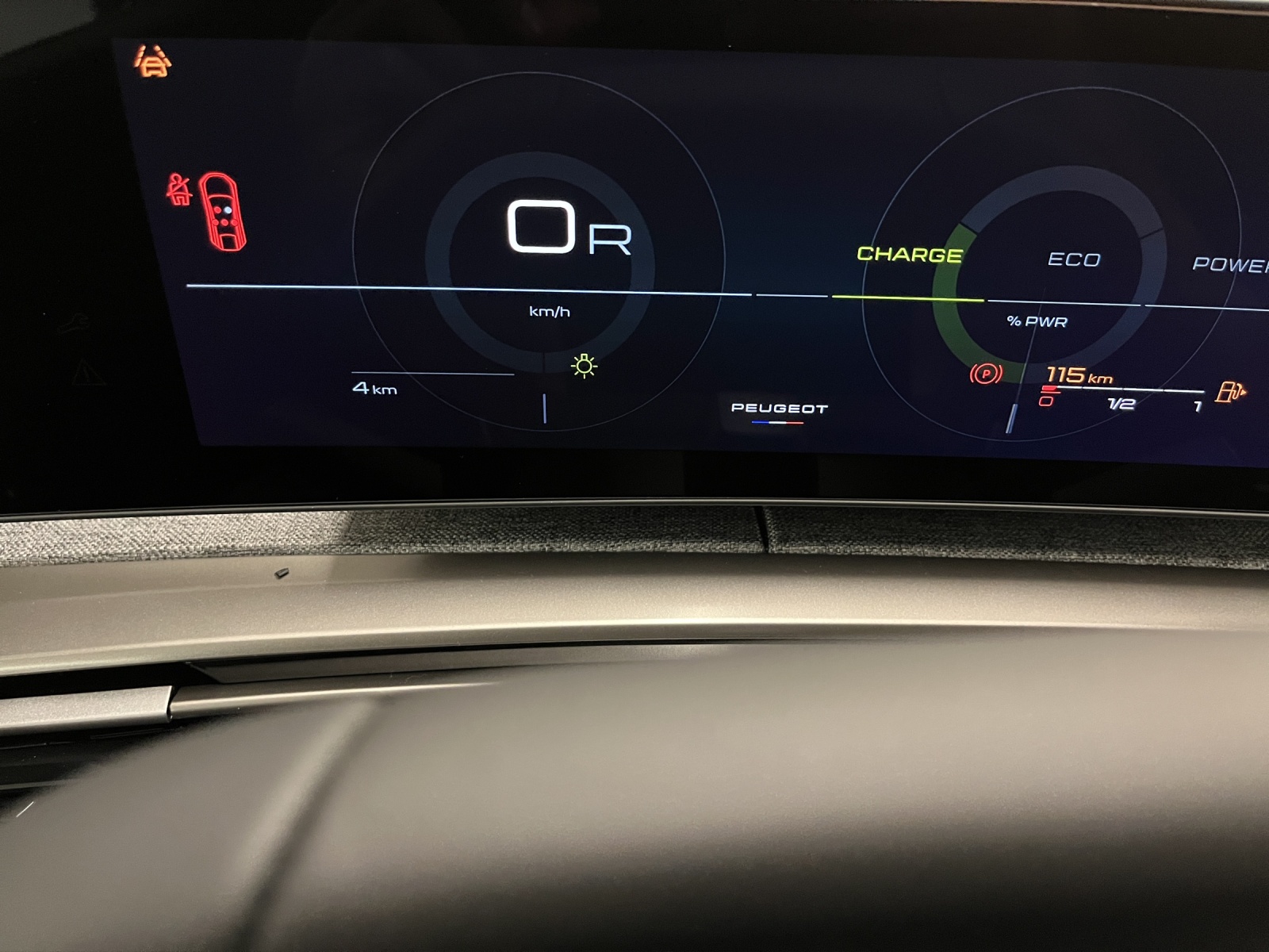 PEUGEOT 3008 1.2 Hybrid Allure Premium-image-9