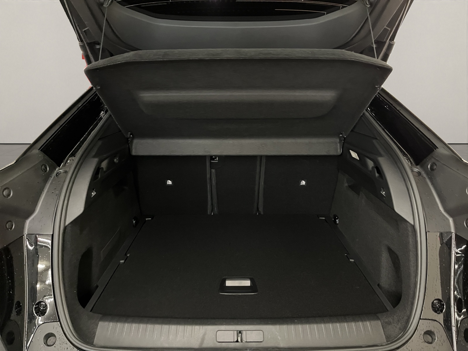 PEUGEOT 3008 1.2 Hybrid Allure Premium-image-14