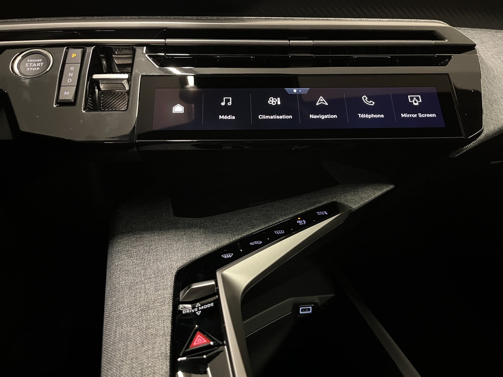 PEUGEOT 3008 1.2 Hybrid Allure Premium-image-11