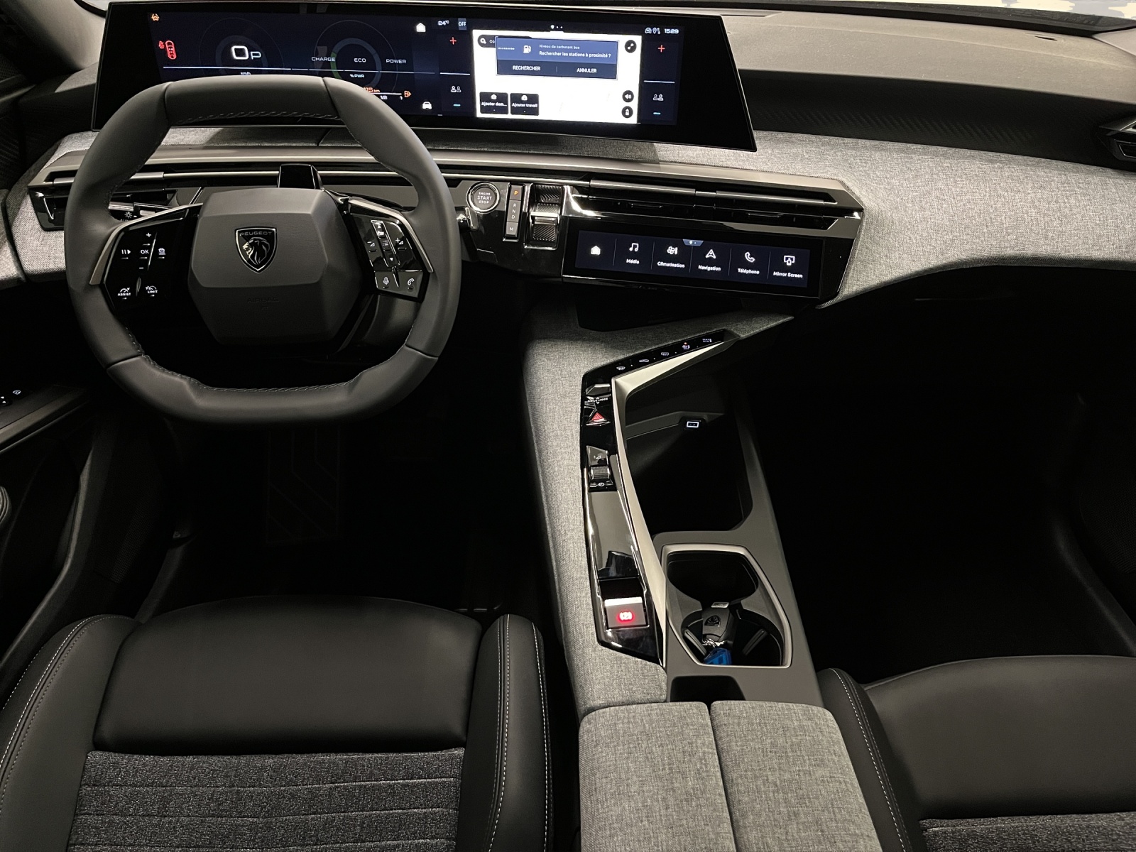 PEUGEOT 3008 1.2 Hybrid Allure Premium-image-7