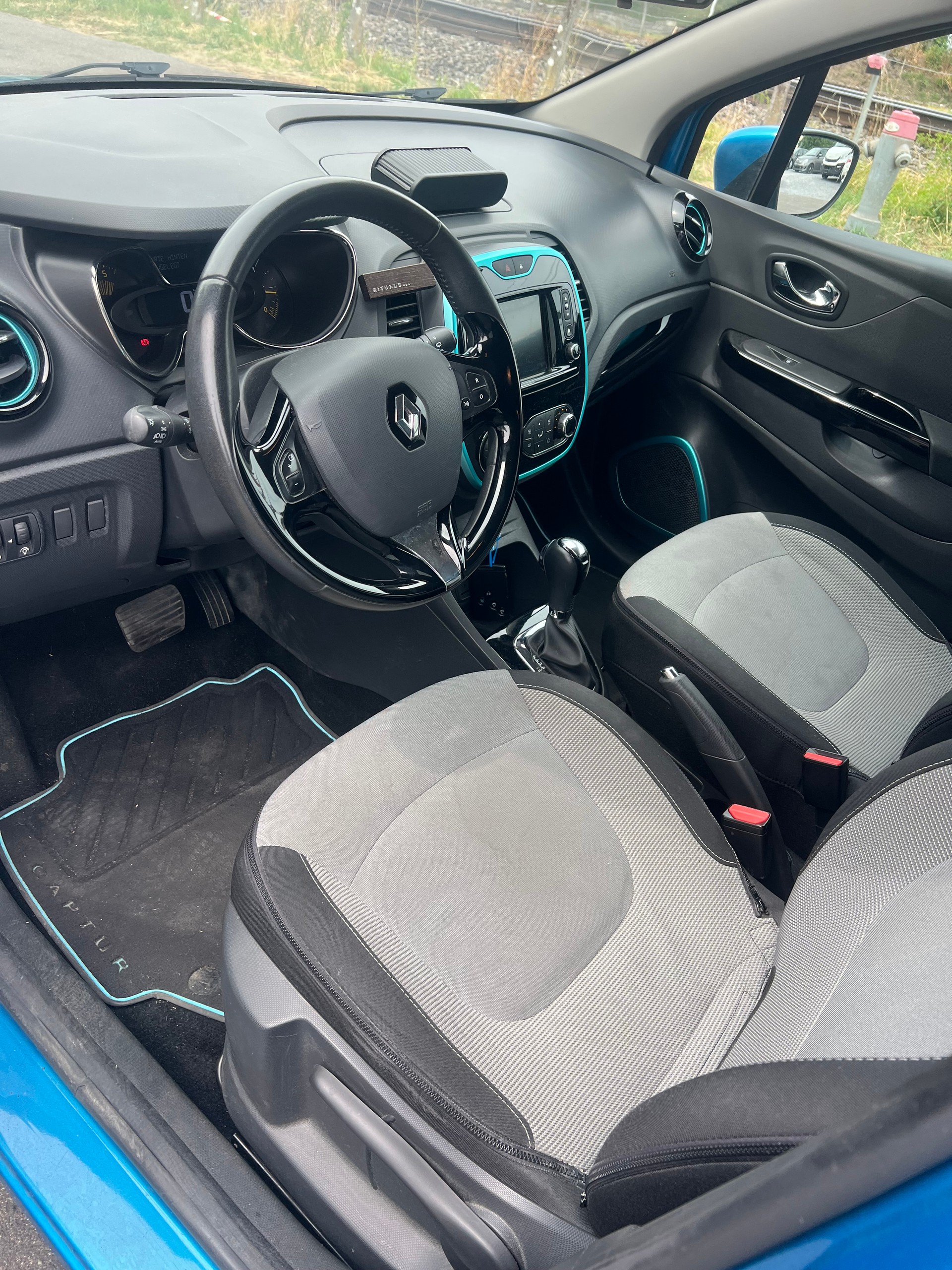 RENAULT Captur 1.5 dCi Privilège EDC-image-8