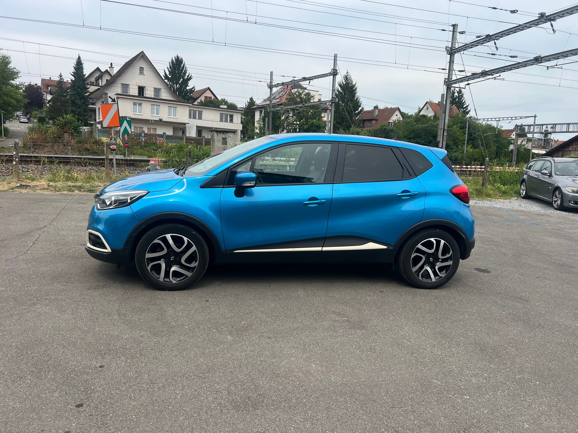 RENAULT Captur 1.5 dCi Privilège EDC-image-3