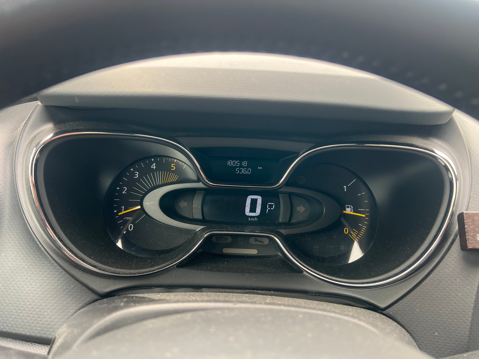 RENAULT Captur 1.5 dCi Privilège EDC-image-11