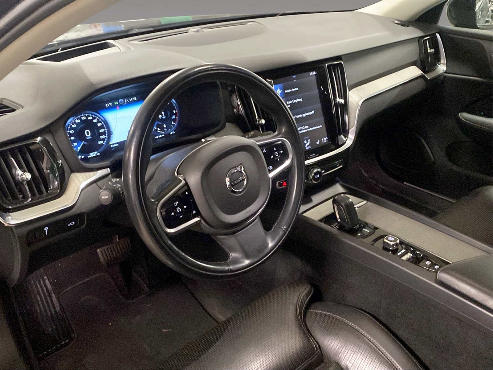VOLVO V60 Cross Country 2.0 B4 AWD-image-5