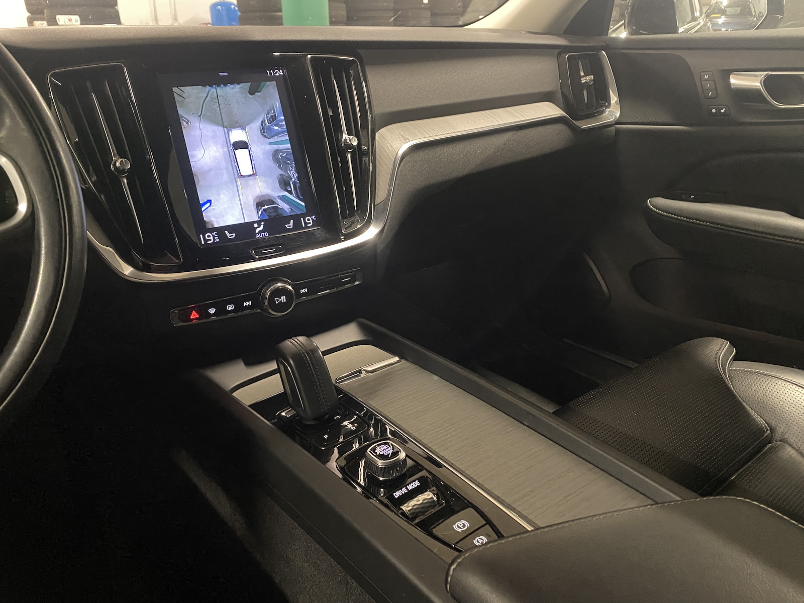 VOLVO V60 Cross Country 2.0 B4 AWD-image-11