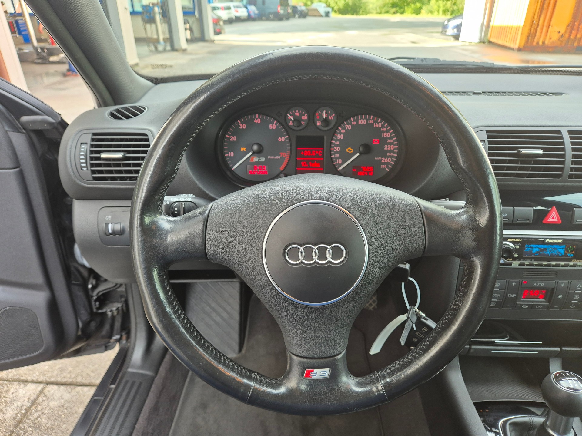 AUDI S3 quattro-image-9