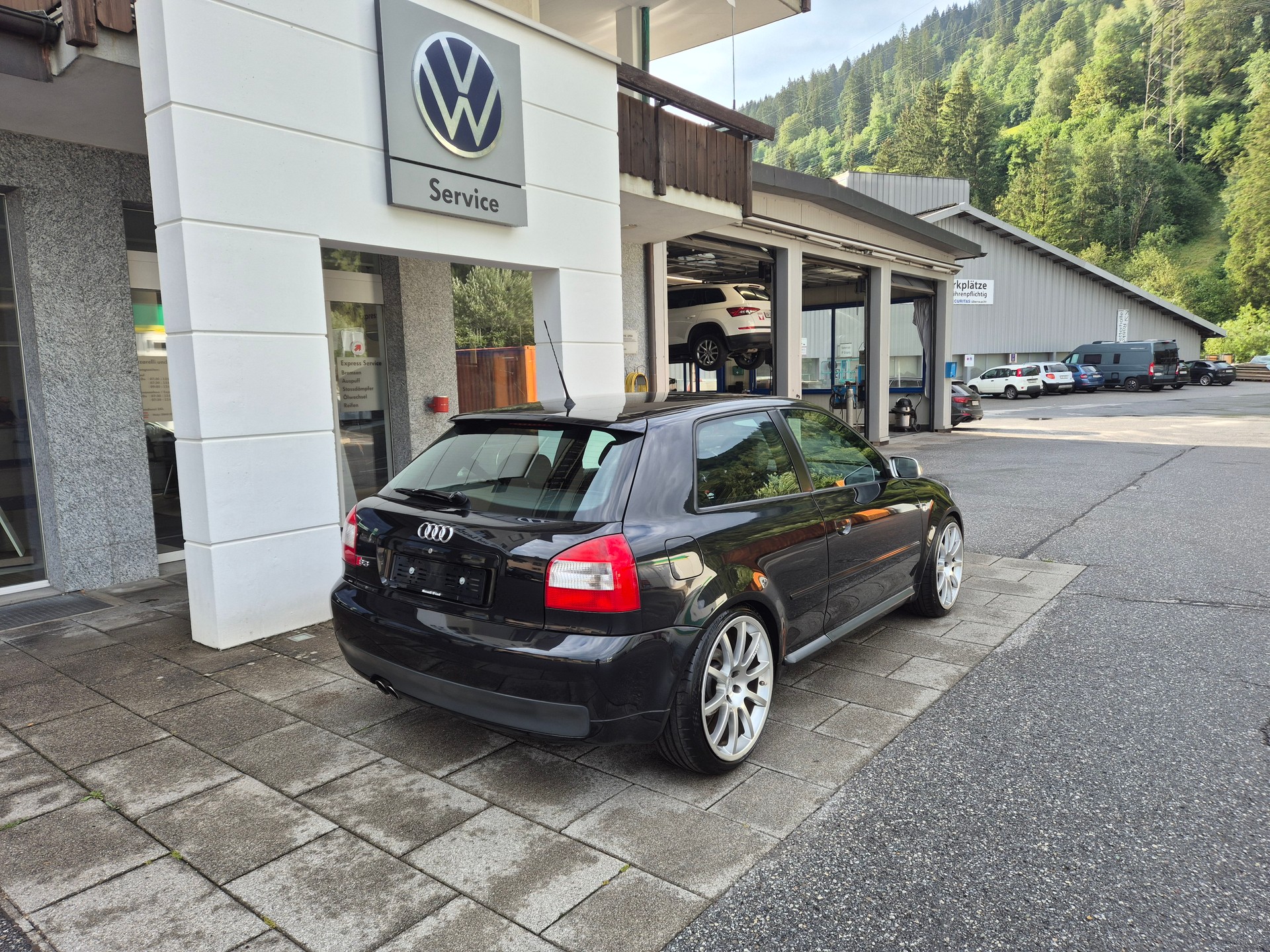 AUDI S3 quattro-image-4