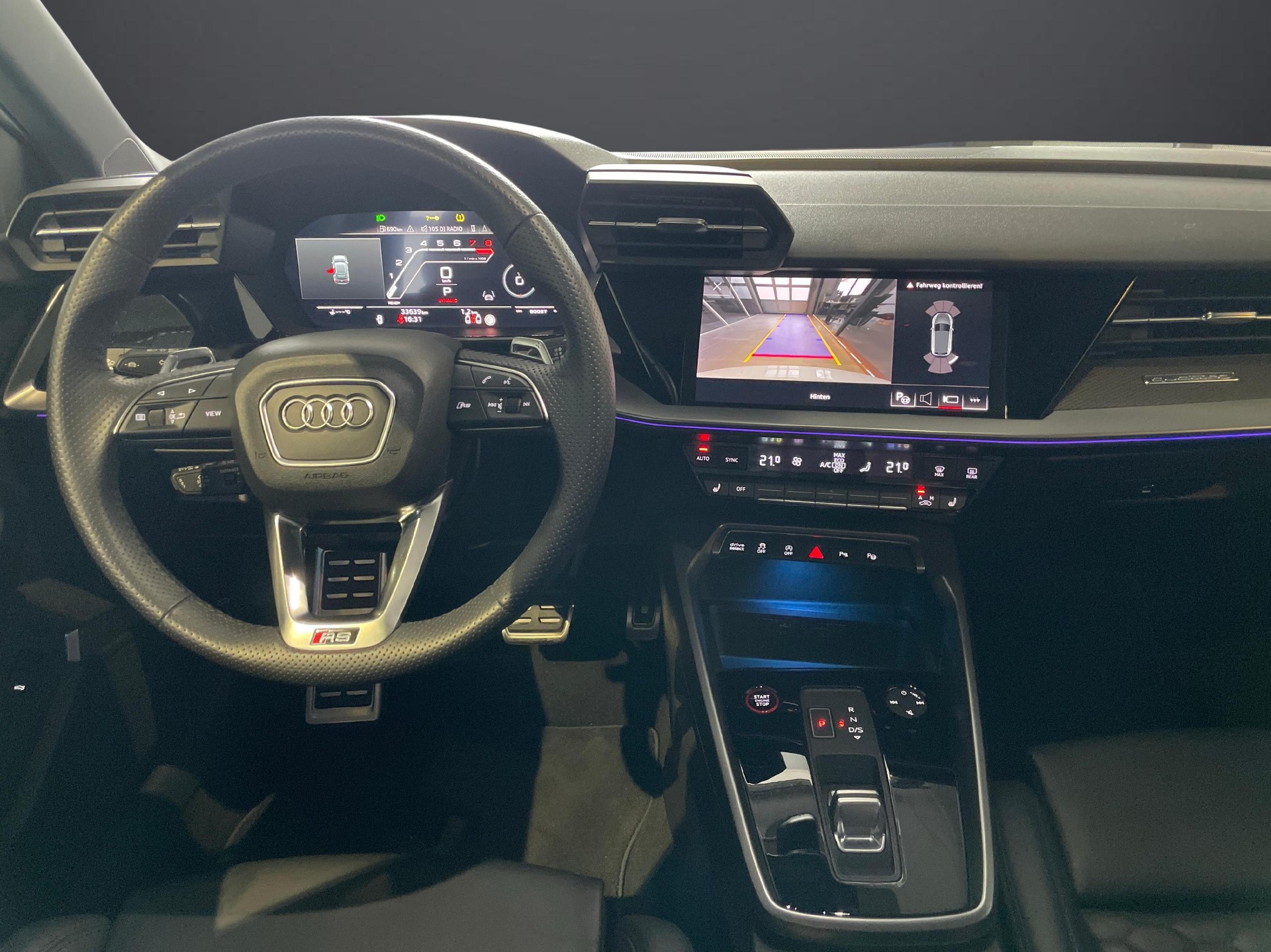 AUDI RS3 Sportback 2.5 TFSI quattro S-Tronic-image-5