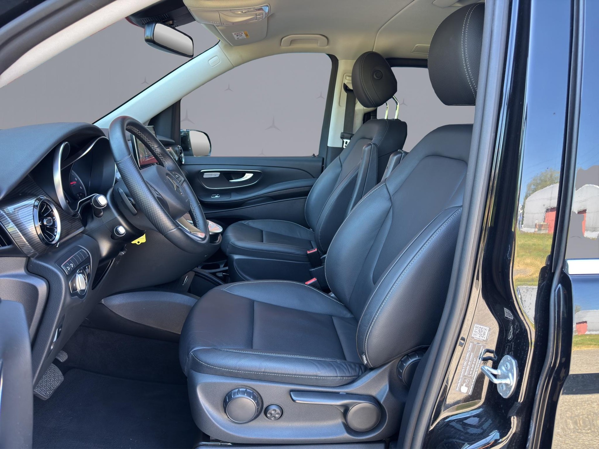 MERCEDES-BENZ V 250 d Avantgarde lang 4matic Van-image-9