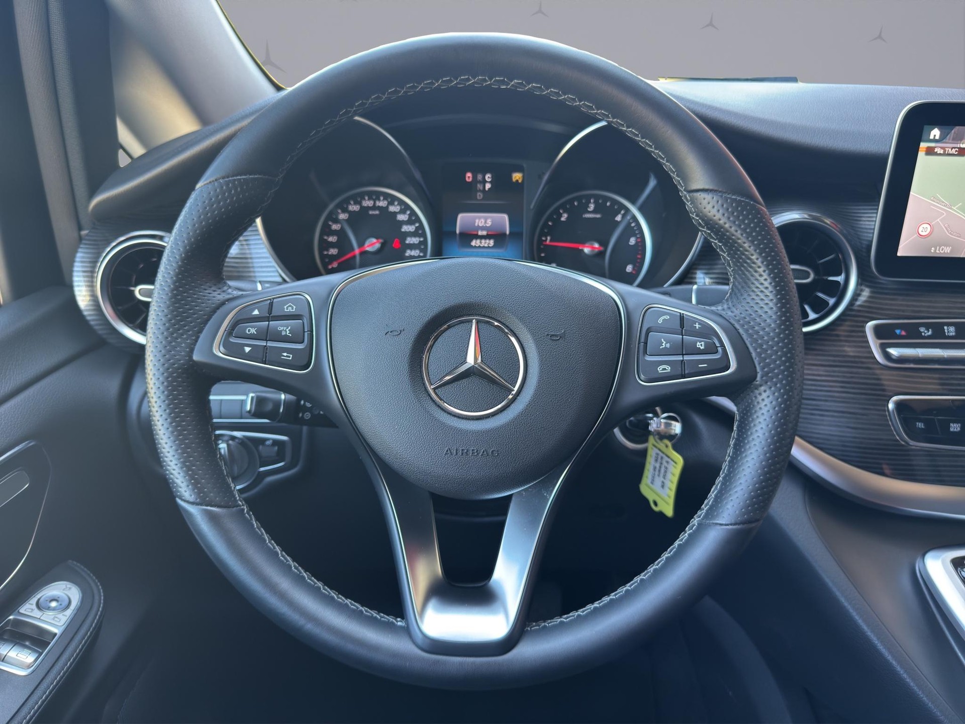 MERCEDES-BENZ V 250 d Avantgarde lang 4matic Van-image-11